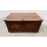 A HEAVY ANTIQUE OAK TRUNK WITH METAL BANDING WIDTH 102CM. DEPTH 61CM. HEIGHT 49CM.