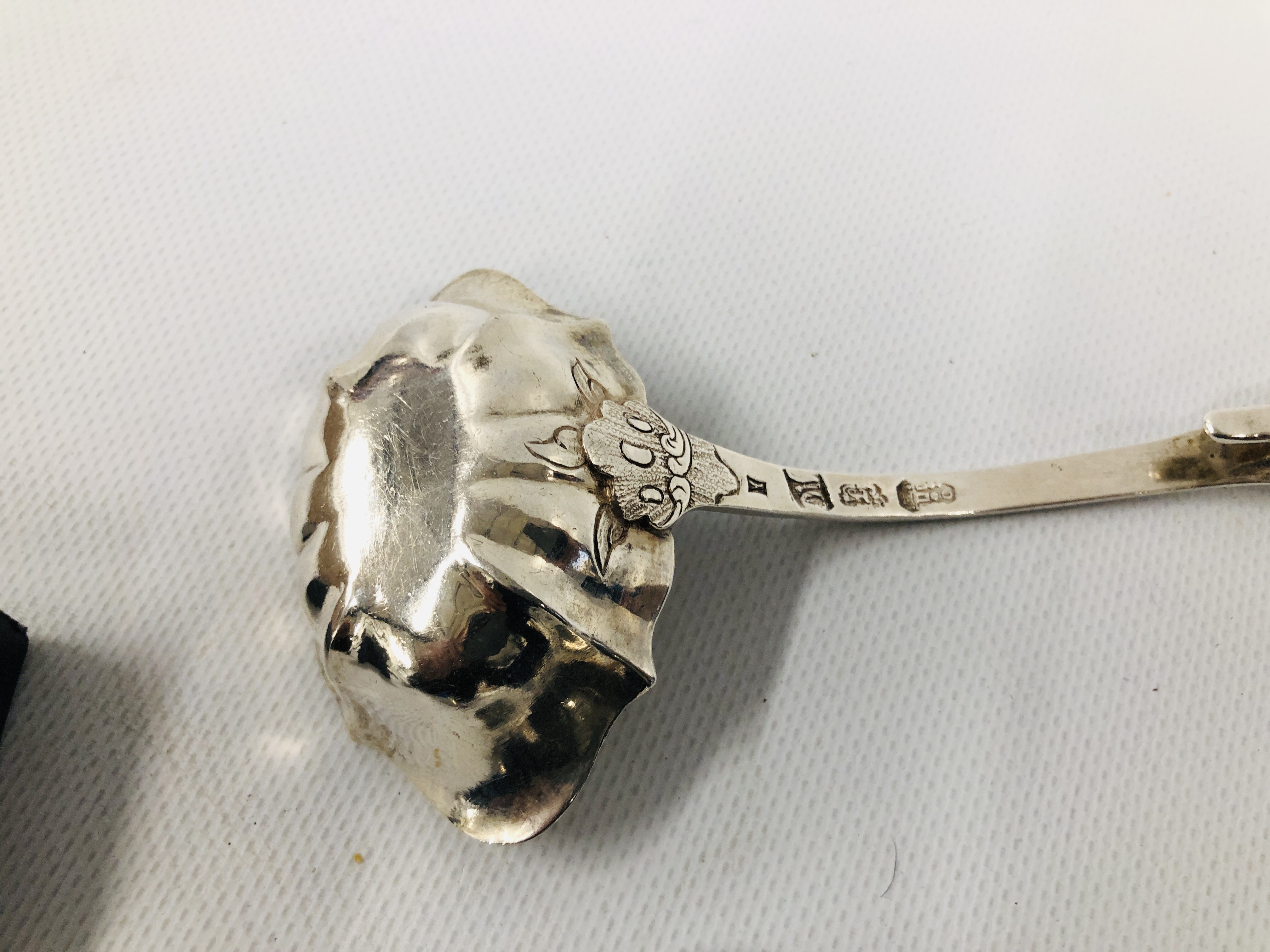 A GROUP OF SILVER SPOONS TO INCLUDE TWO ANOINTING SPOONS, BIRMINGHAM ASSAY, - Image 7 of 14