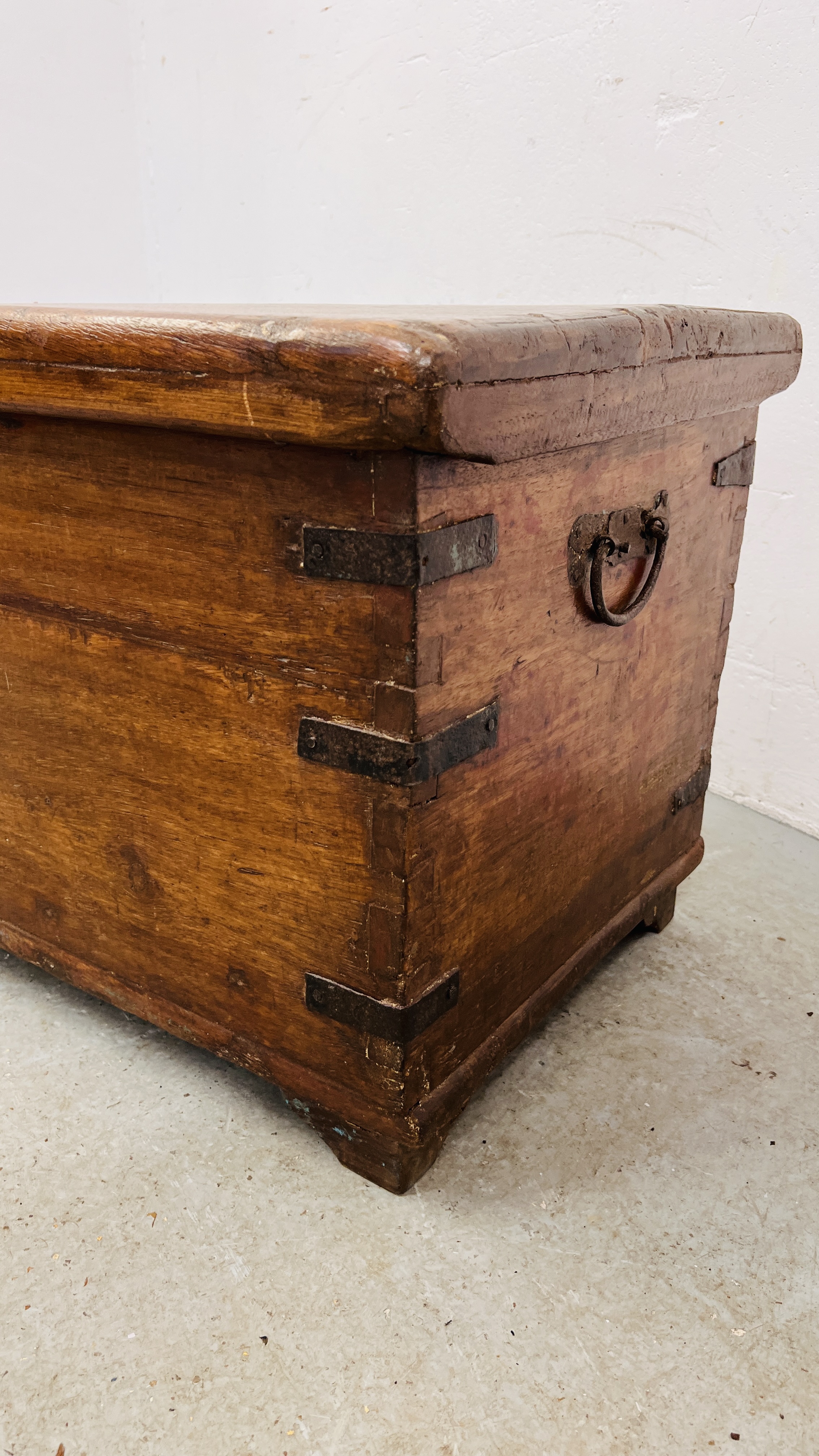 AN ANTIQUE HARDWOOD METAL BOUND TRUNK WIDTH 86CM. DEPTH 64CM. HEIGHT 45CM. - Image 4 of 12