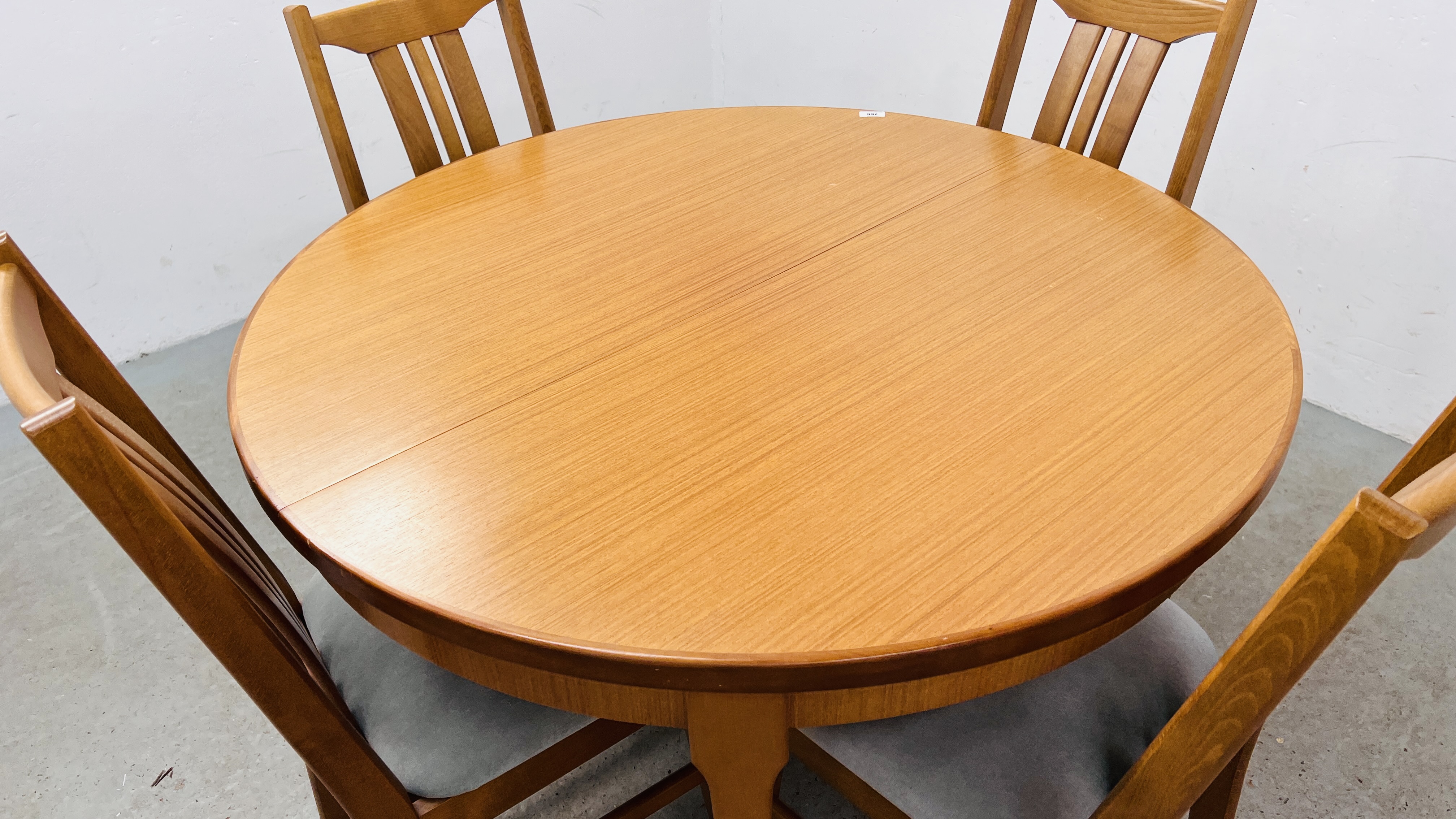 MODERN DINING SET COMPRISING FOUR BEECHWOOD CHAIRS AND EXTENDING CIRCULAR DINING TABLE. - Image 2 of 12