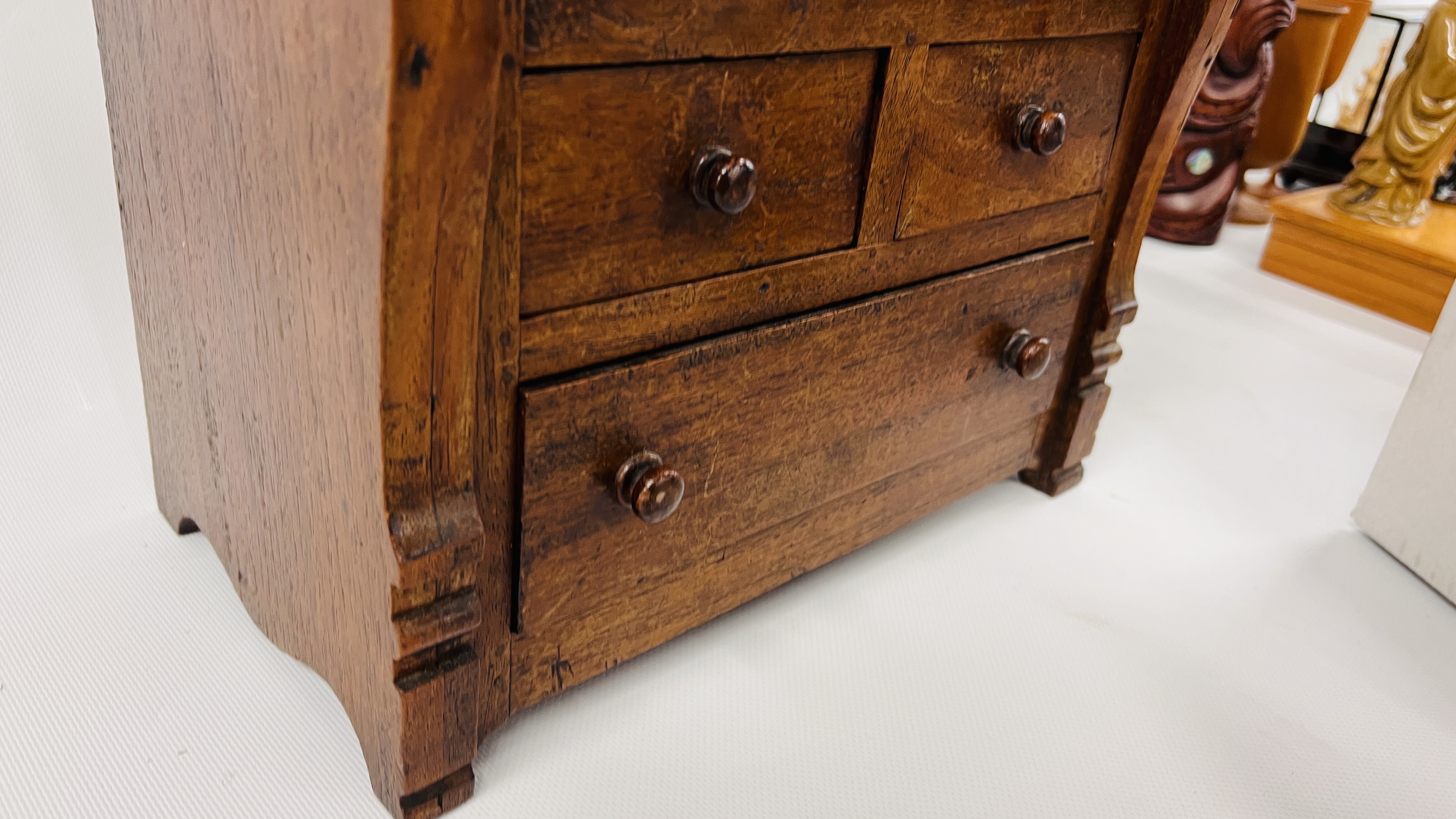 A MINIATURE HARDWOOD MULTI DRAWER CHEST WITH HINGED TOP - WOULD BE IDEAL FOR SEWING ACCESSORIES - Image 5 of 9