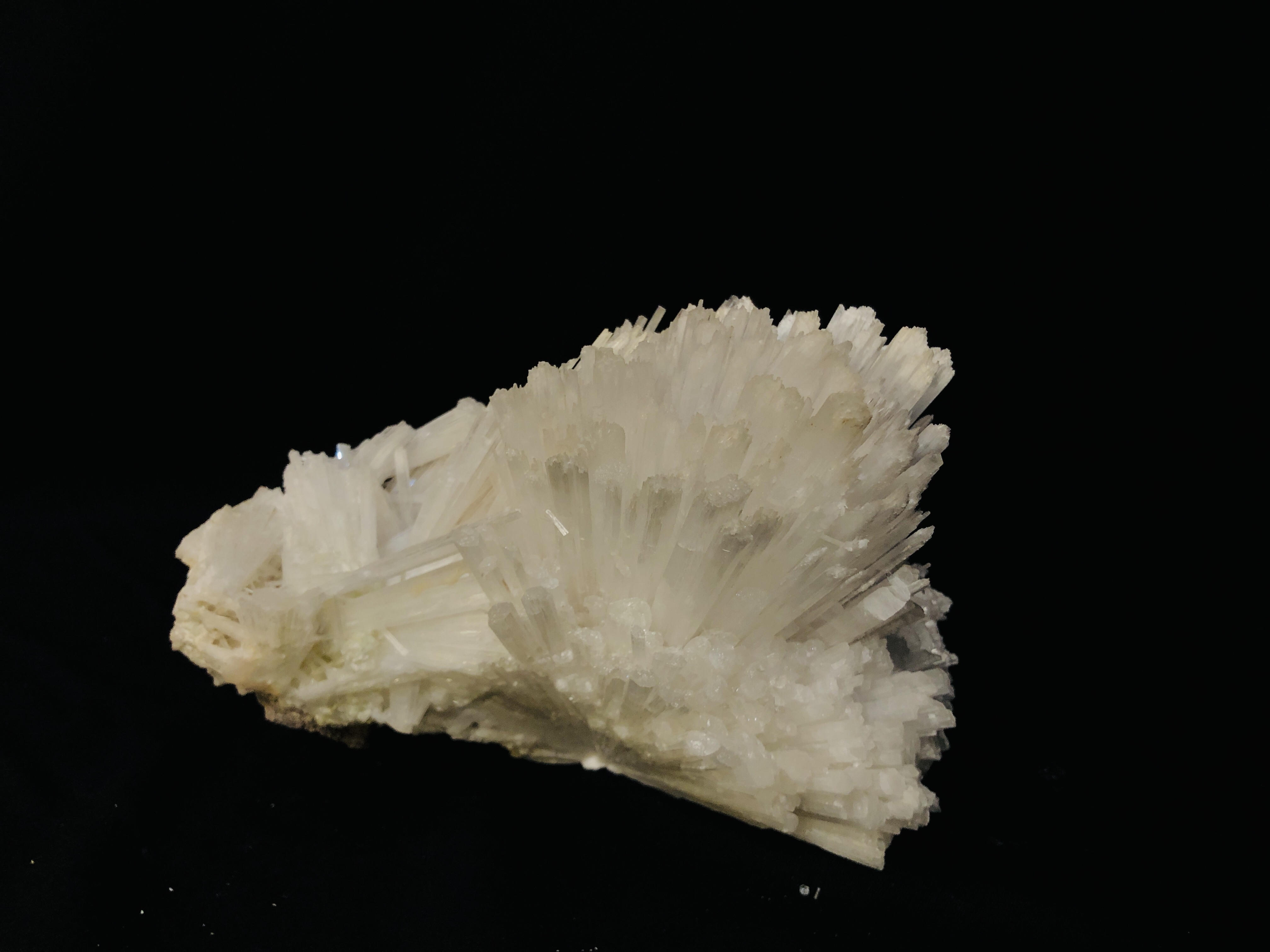 A SCOLCITE CRYSTAL CLUSTER, L 26CM X H 20CM X D 20CM. - Image 3 of 4