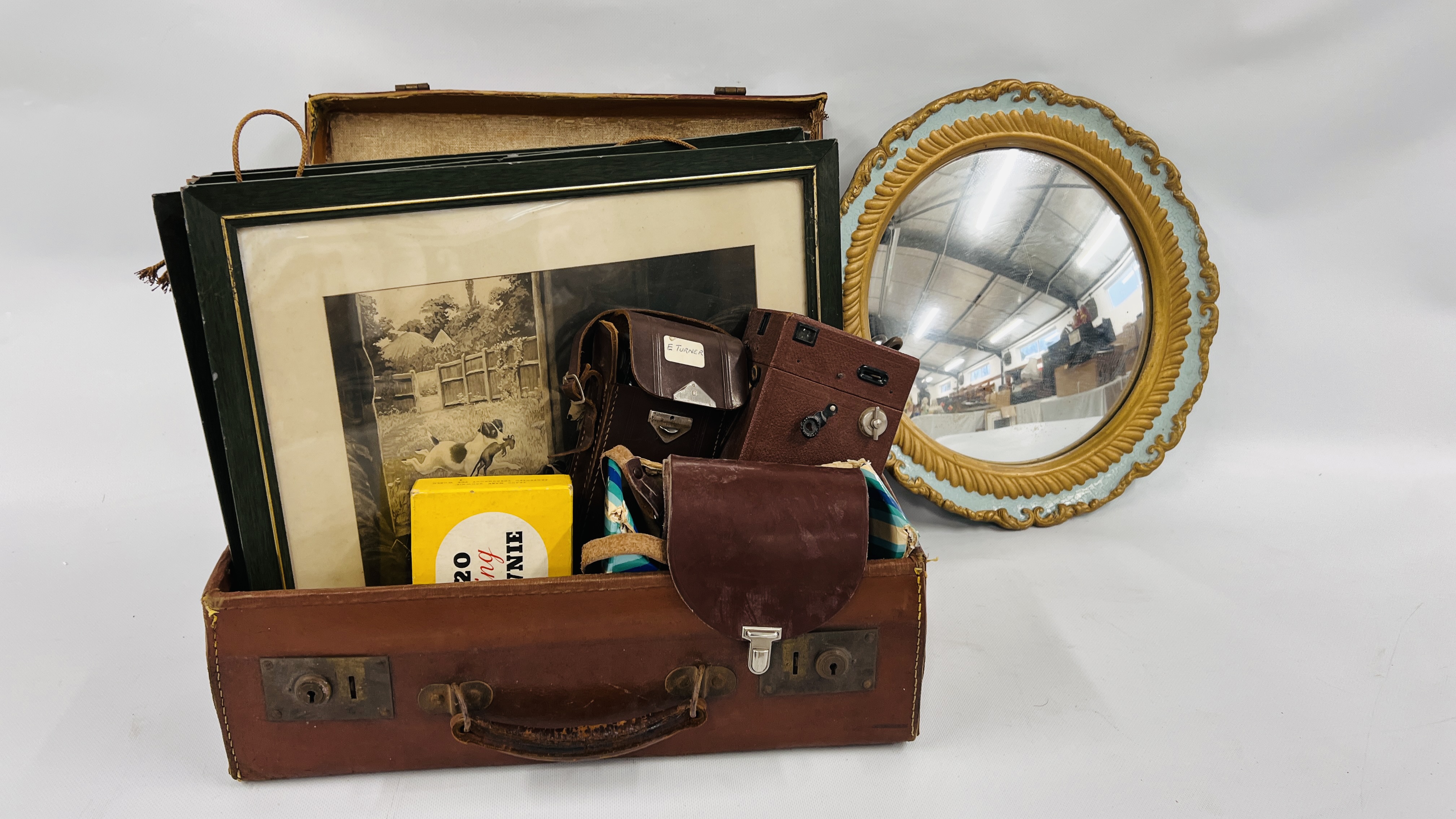 VINTAGE SUITCASE AND CONTENTS TO INCLUDE A SET OF FOUR BLACK AND WHITE PRINTS ALONG WITH A VINTAGE