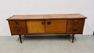 A TEAK FINISH MID CENTURY SIDEBOARD, THE TWO CENTRAL SLIDING DOORS FLANKED BY DRAWERS, W 198CM,
