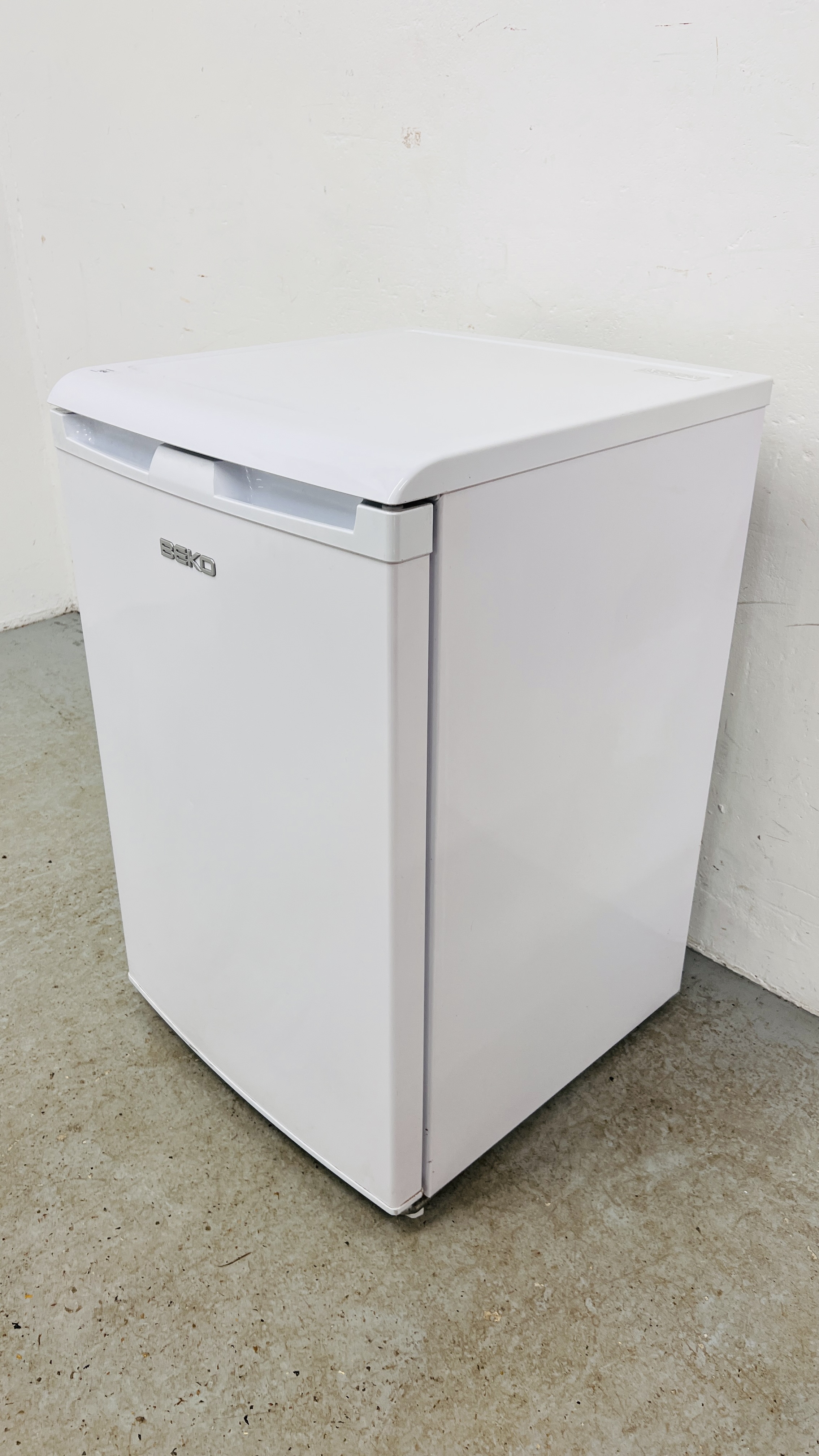 BEKO UNDER COUNTER FREEZER - SOLD AS SEEN - Image 4 of 7