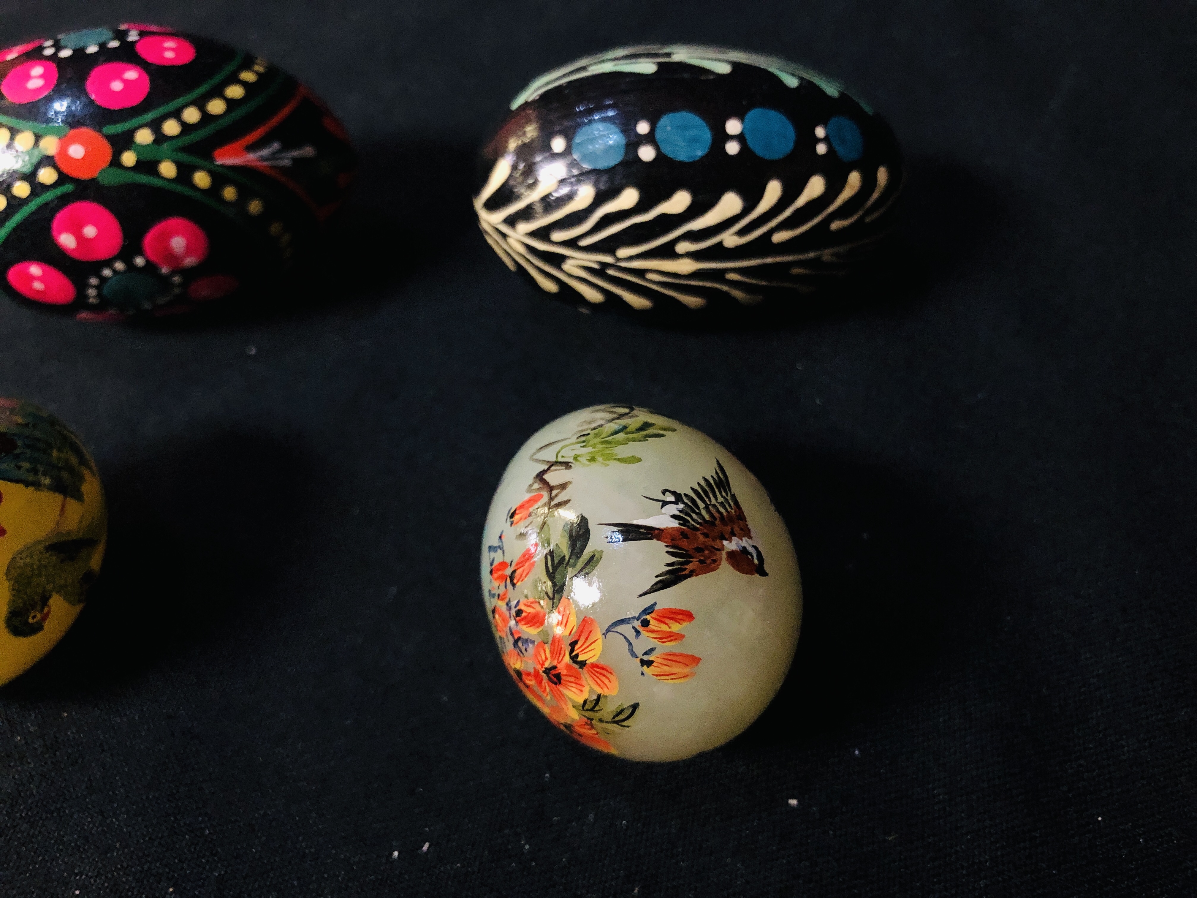 TWO POLISHED HARD STONE EGGS DECORATED WITH HANDPAINTED JAPANESE BIRDS AND FLOWERS + TWO HARD WOOD - Image 2 of 4