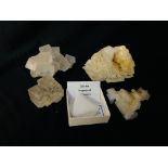 A COLLECTION OF APPROX 5 CRYSTAL AND MINERAL ROCK EXAMPLES TO INCLUDE QUARTZ, CALCITE TRAPEZOID ETC.