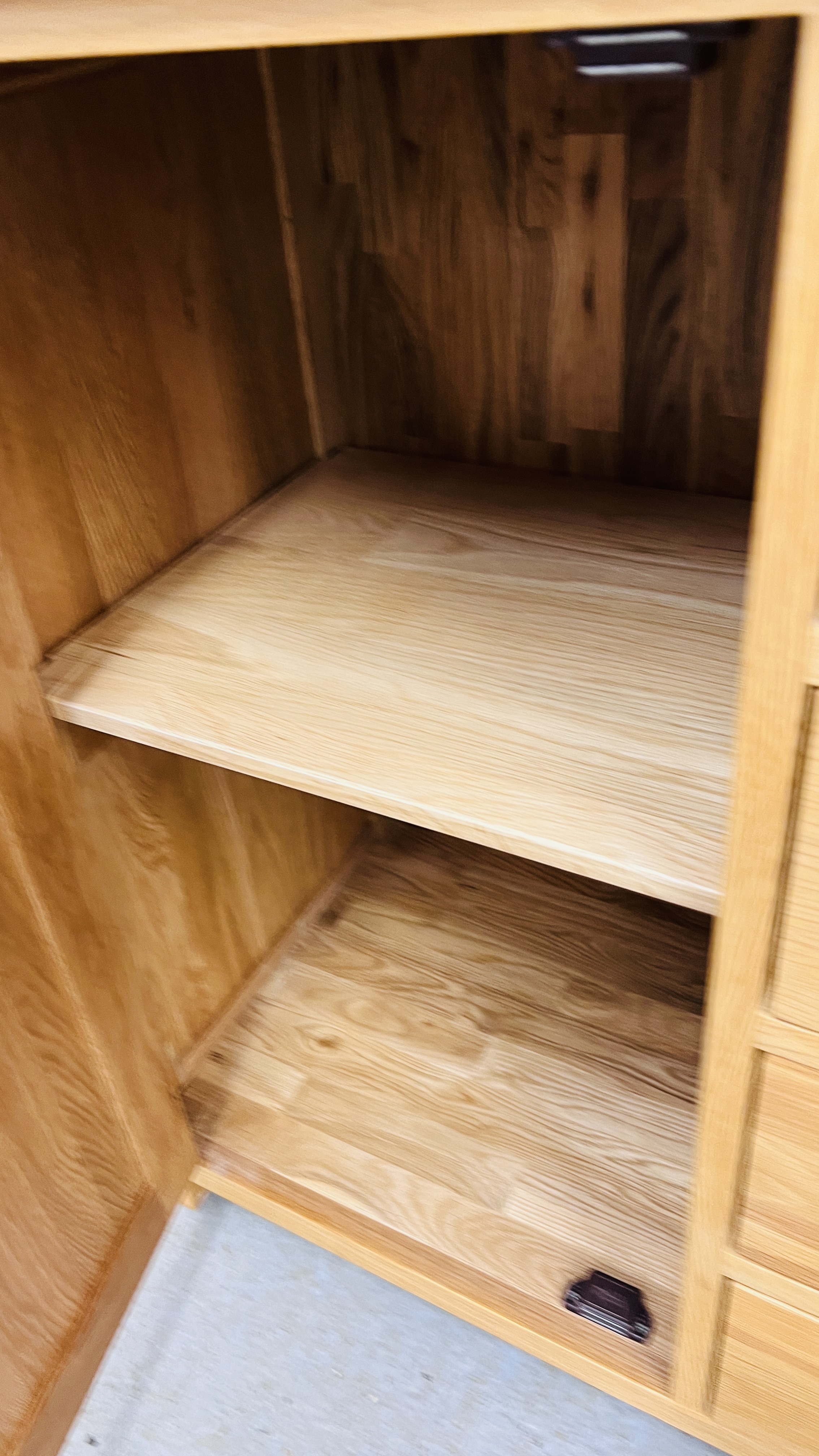 MODERN SOLID LIGHT OAK SIDEBOARD THREE CENTRAL DRAWERS FLANKED BY TWO CUPBOARD DOORS, W 131CM, - Image 8 of 14