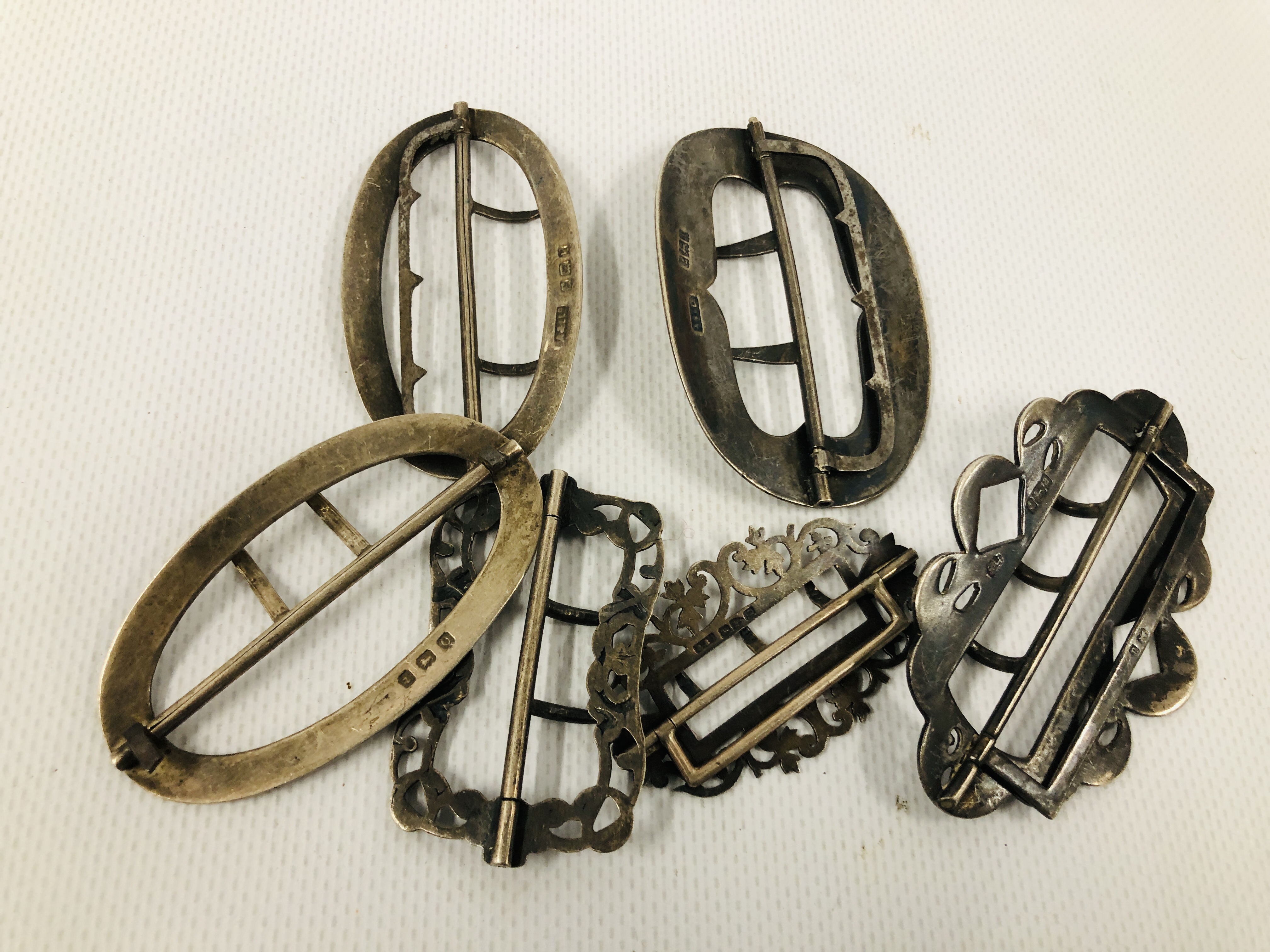 A GROUP OF SIX VARIOUS SILVER BUCKLES INCLUDING AN EXAMPLE BY ADIE & LOVEKIN, BIRMINGHAM ASSAY. - Image 6 of 9