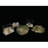 A COLLECTION OF 5 CRYSTAL AND QUARTZ EXAMPLES TO INCLUDE AVENTURINE ETC.