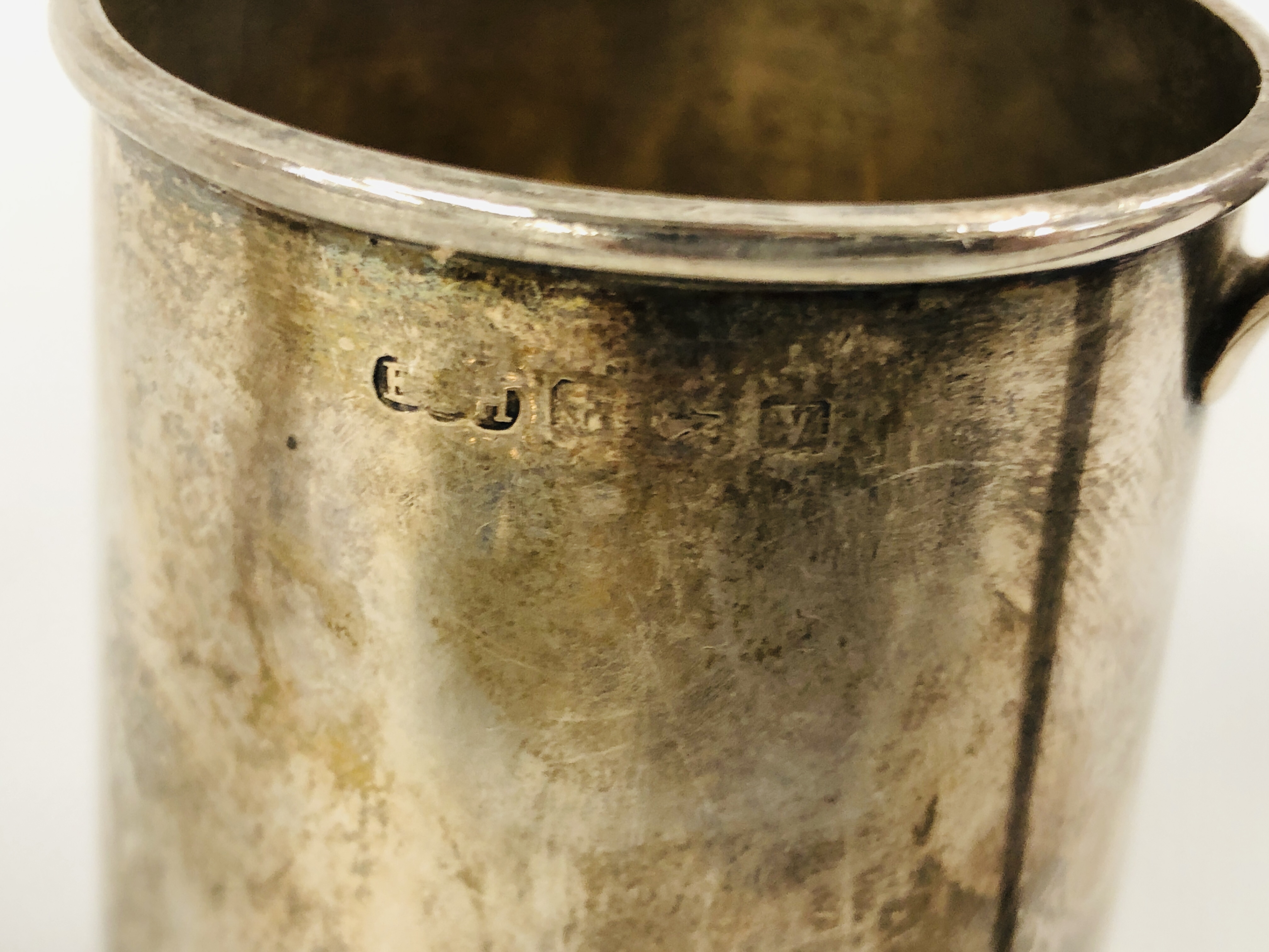 SMALL VINTAGE SILVER TANKARD, BIRMINGHAM ASSAY (RUBBED MARKS) HEIGHT 8CM. - Image 5 of 23