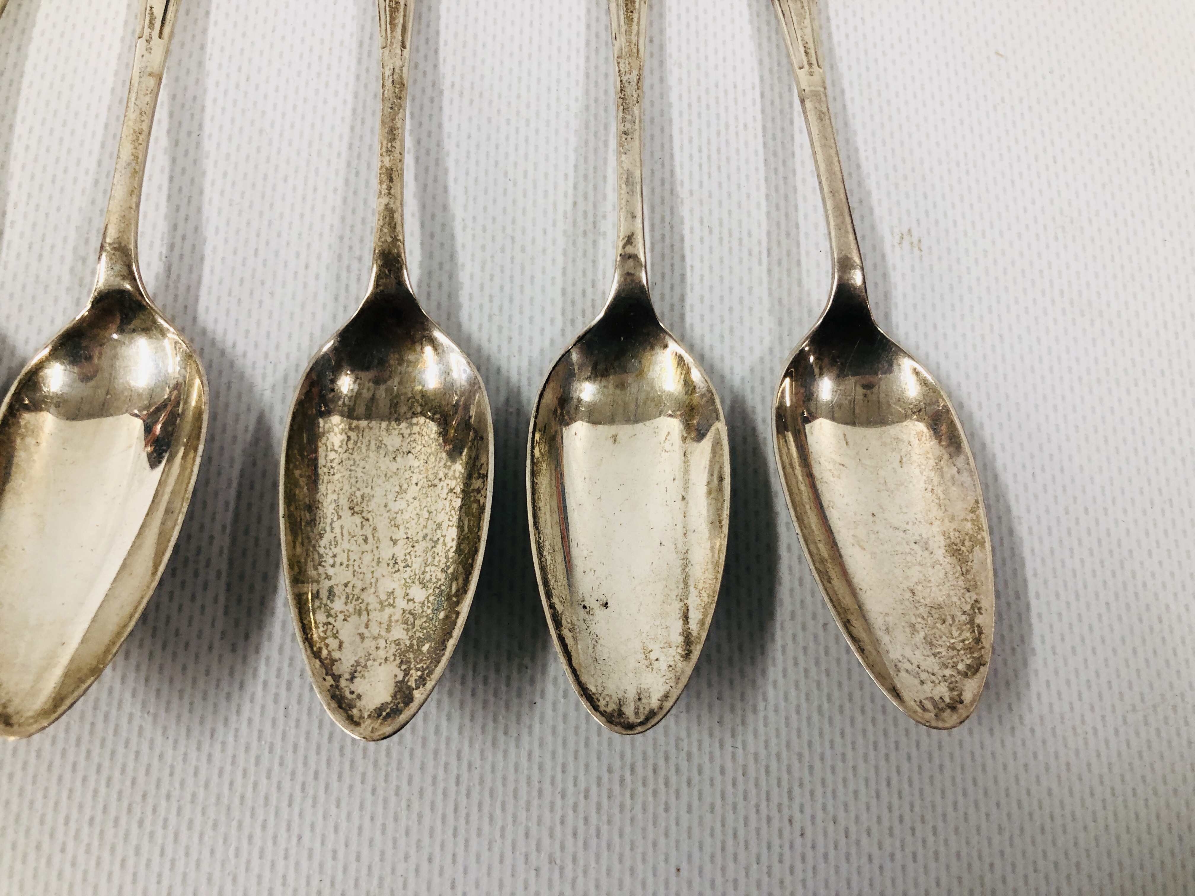 SET OF SIX SILVER GRAPEFRUIT SPOONS, BIRMINGHAM 1954. - Image 3 of 9