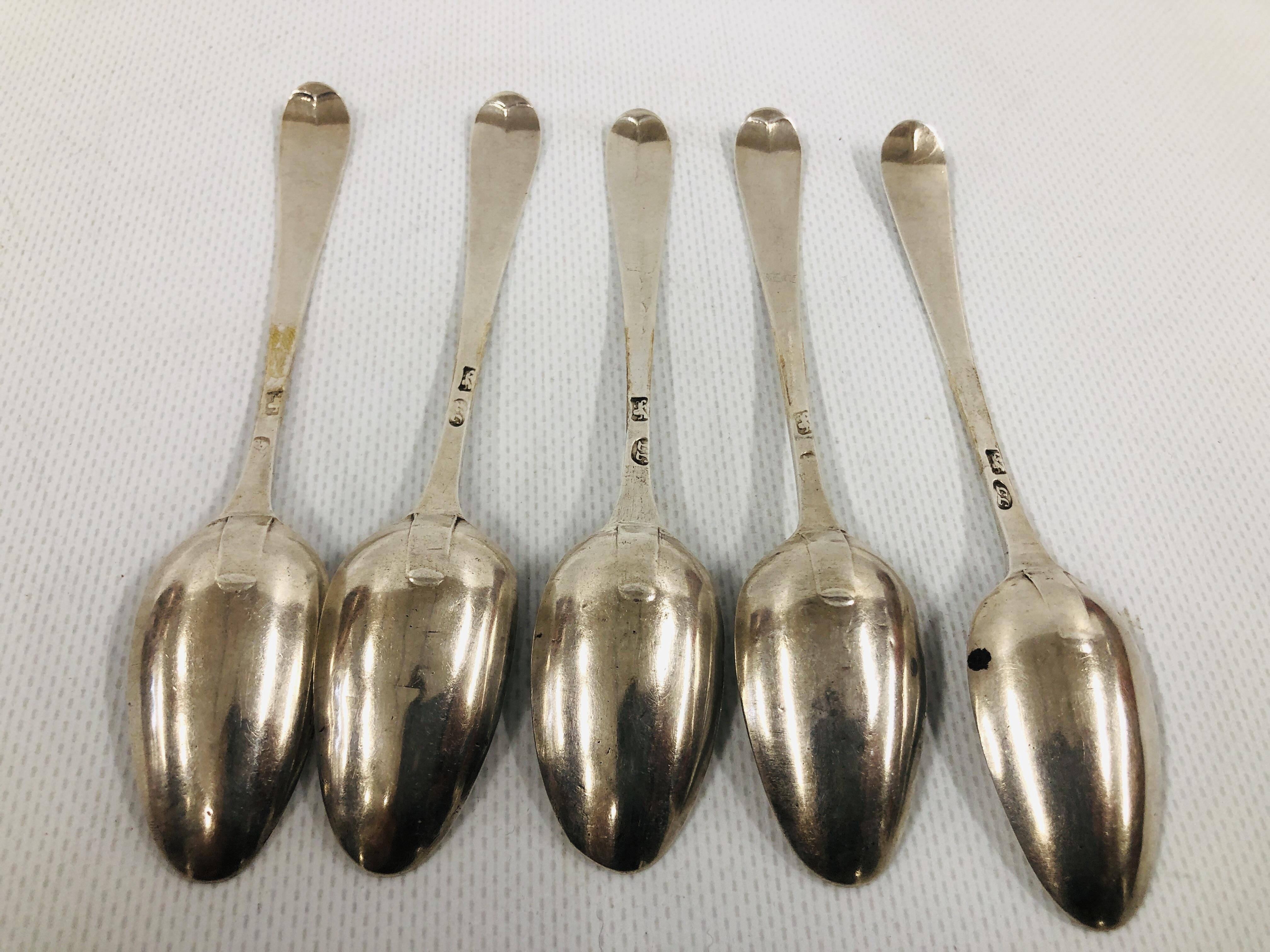 SET OF SIX SILVER GEORGE IV BRIGHT CUT TEA SPOONS, c1810. - Image 5 of 9