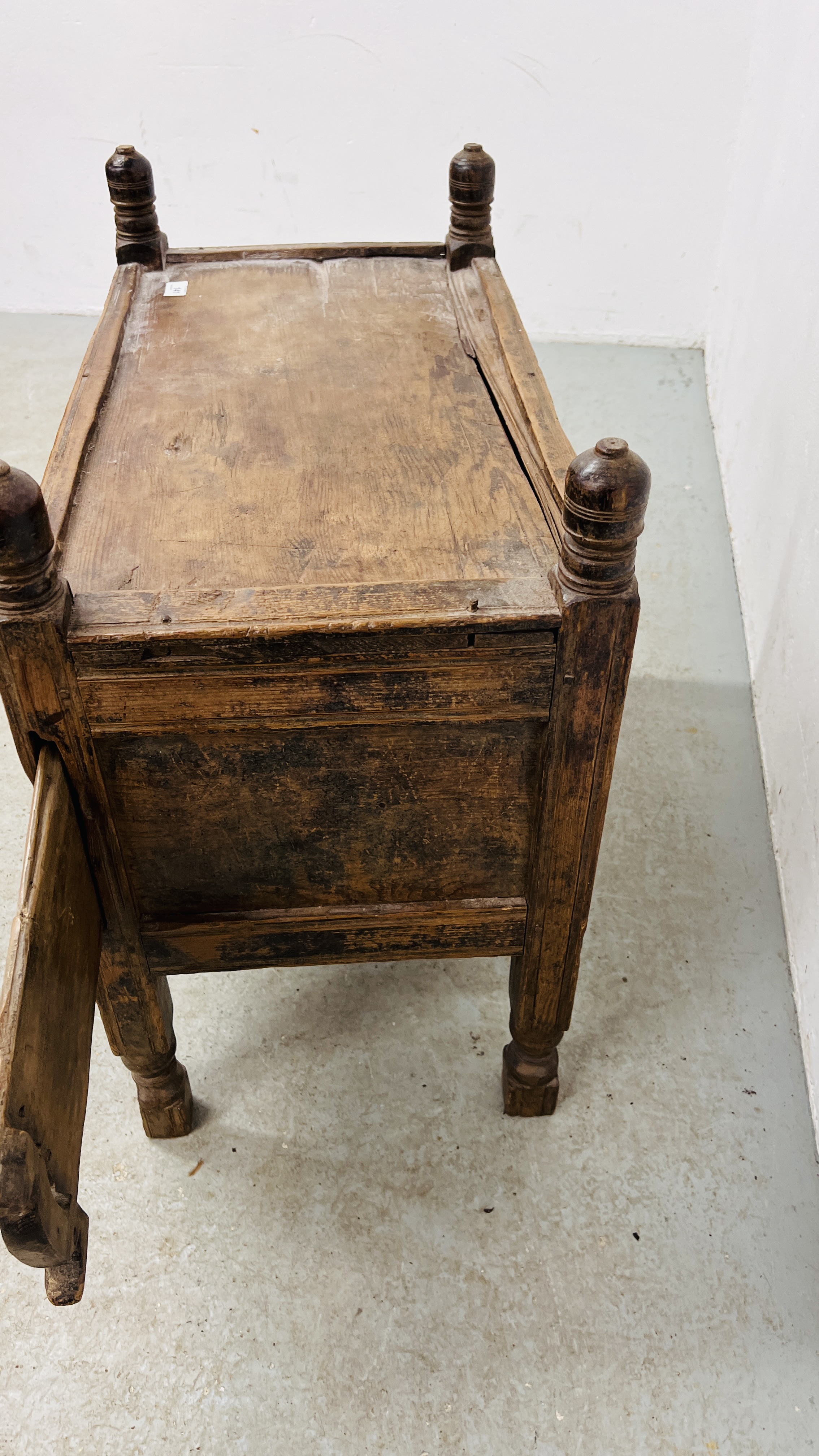 AN EASTERN HAND CARVED C19TH. DOWRY CHEST/CUPBOARD, WIDTH 71CM. DEPTH 40CM. HEIGHT 68CM. - Image 15 of 17