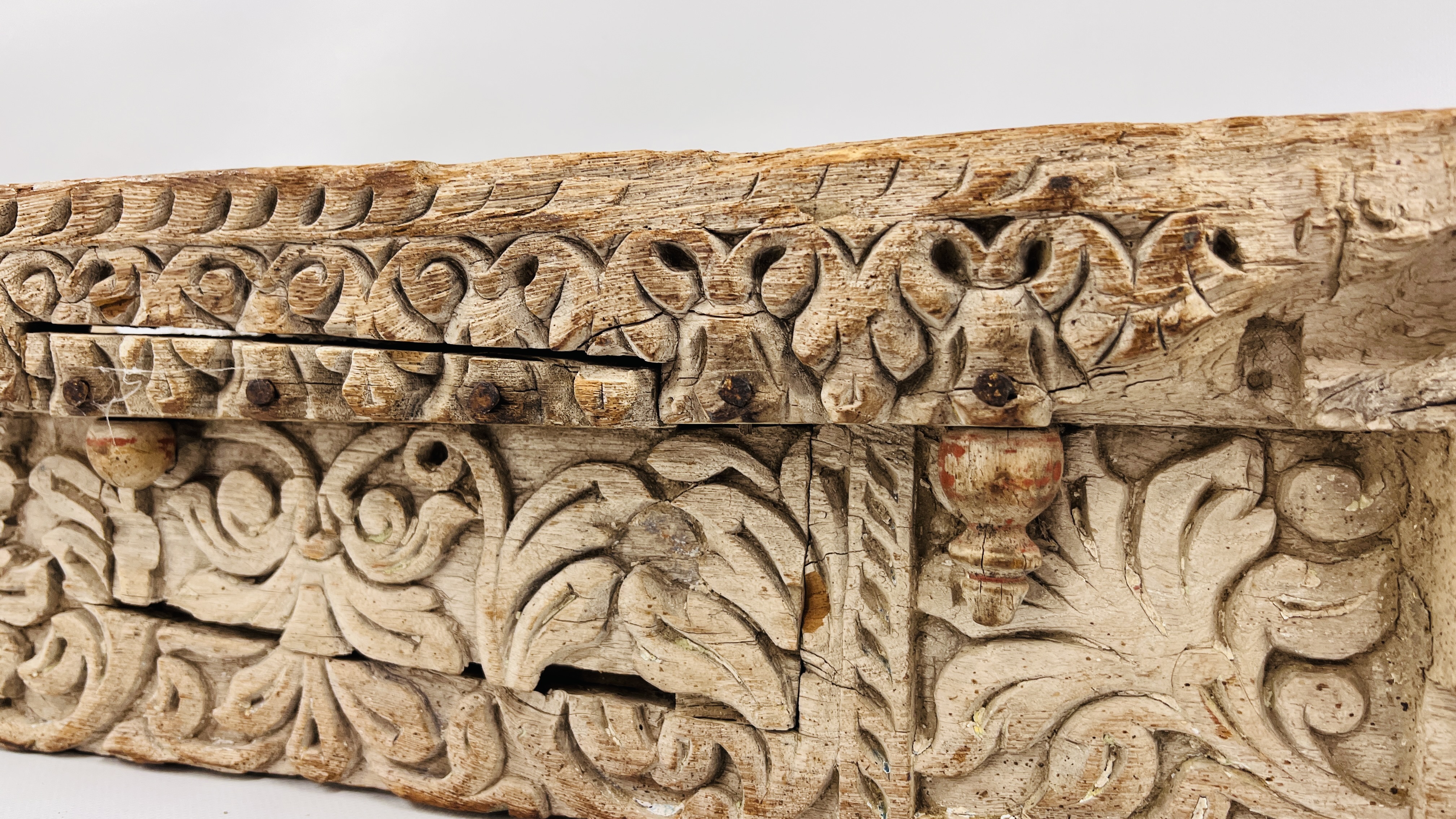 AN ANTIQUE HEAVILY CARVED HARDWOOD TIMBER BEAM WITH ISLAMIC RELIGIOUS INSCRIPTION LENGTH `34CM. - Image 6 of 18