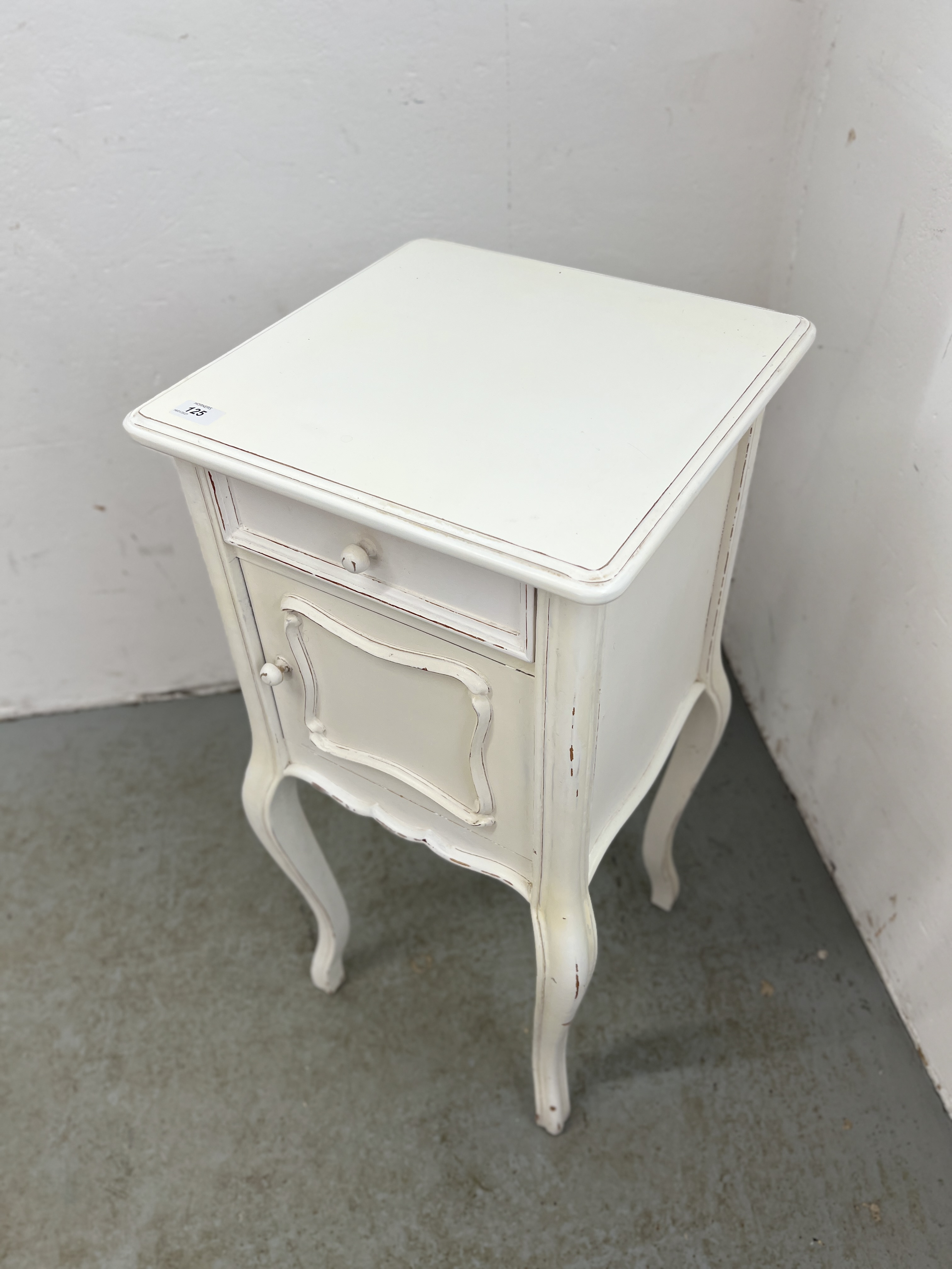 SHABBY CHIC SINGLE DRAWER, SINGLE DOOR CUPBOARD ON FOUR SHAPED LEGS HEIGHT 86CM. WIDTH 41CM. - Image 2 of 8