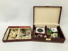 JEWELLERY BOX AND CONTENTS TO INCLUDE SINGLE STRAND SIMULATED PEARL NECKLACES,