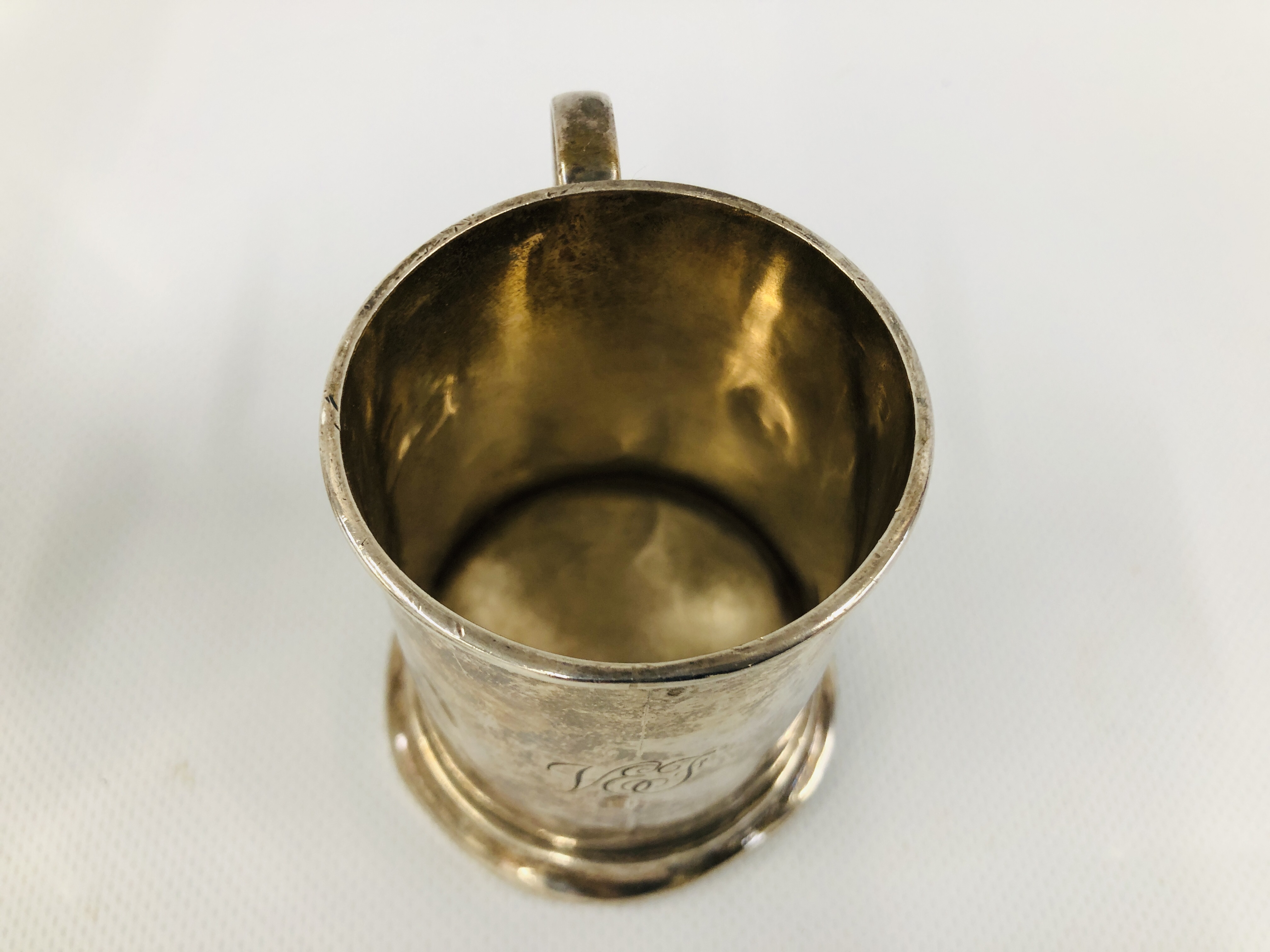 SMALL VINTAGE SILVER TANKARD, BIRMINGHAM ASSAY (RUBBED MARKS) HEIGHT 8CM. - Image 3 of 23