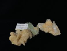 A GROUP OF 2 CRYSTAL AND MINERAL ROCK EXAMPLES TO INCLUDE QUARTZ AND STILBITE AND APOPHYLLITE ETC.