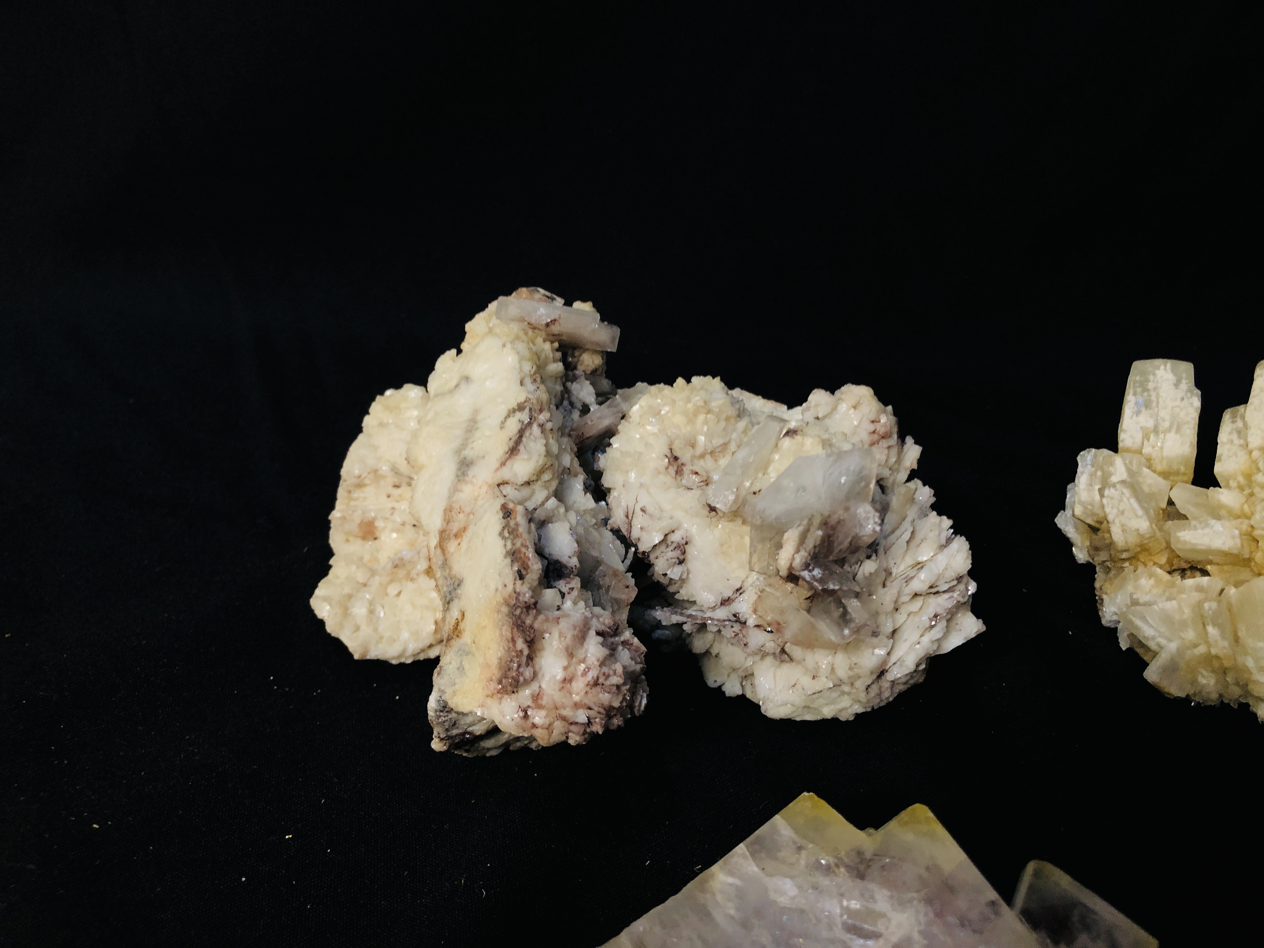 A COLLECTION OF APPROX 5 CRYSTAL AND MINERAL ROCK EXAMPLES TO INCLUDE QUARTZ ETC. - Image 4 of 5