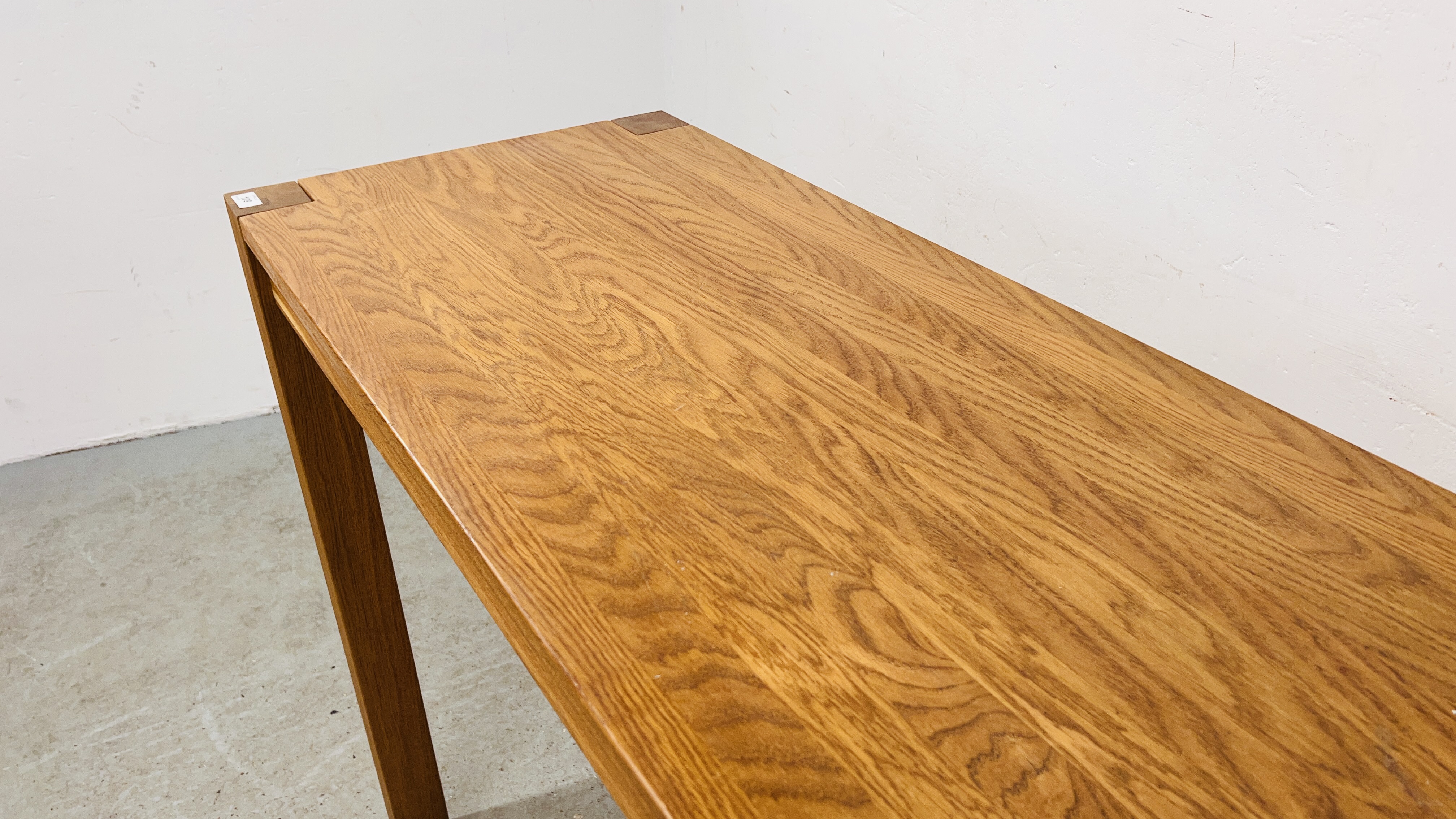 A HEAVY OAK RECTANGULAR BREAKFAST BAR/BAR TABLE ON FOUR SQUARE SUPPORTS WIDTH 120CM. DEPTH 50CM. - Image 11 of 12