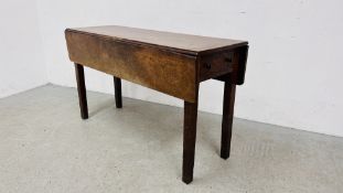 AN ANTIQUE OLID OAK DROP FLAP SIDE TABLE WITH DRAWER TO END LENGTH 138CM. WIDTH 49CM. EXTENDED 95CM.