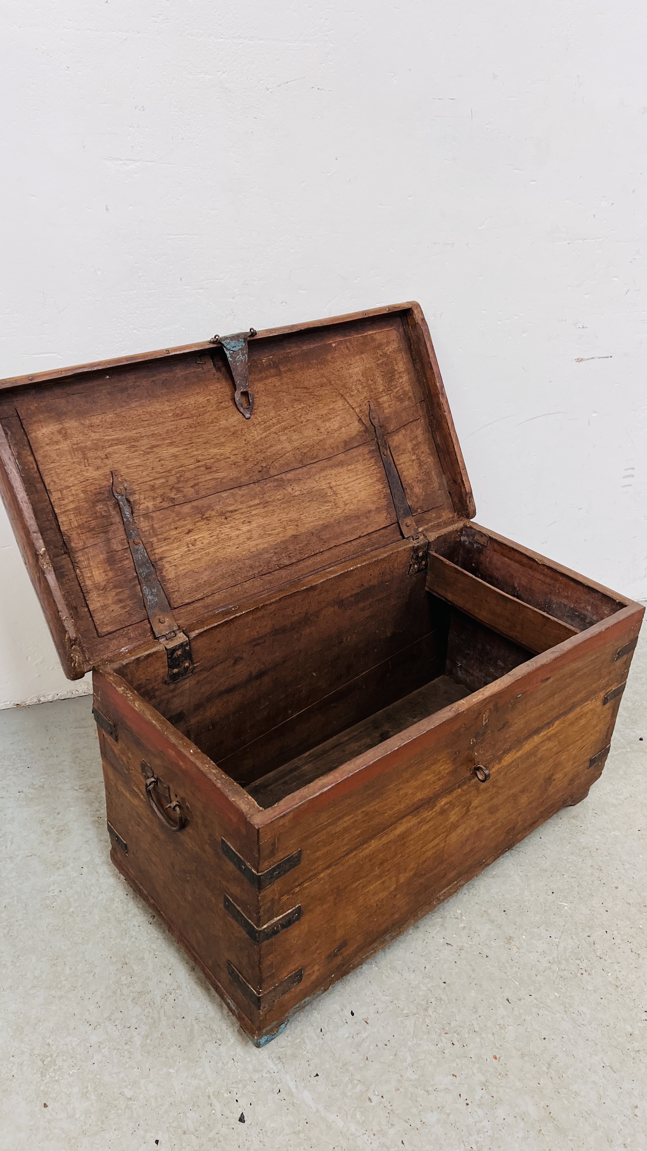 AN ANTIQUE HARDWOOD METAL BOUND TRUNK WIDTH 86CM. DEPTH 64CM. HEIGHT 45CM. - Image 10 of 12