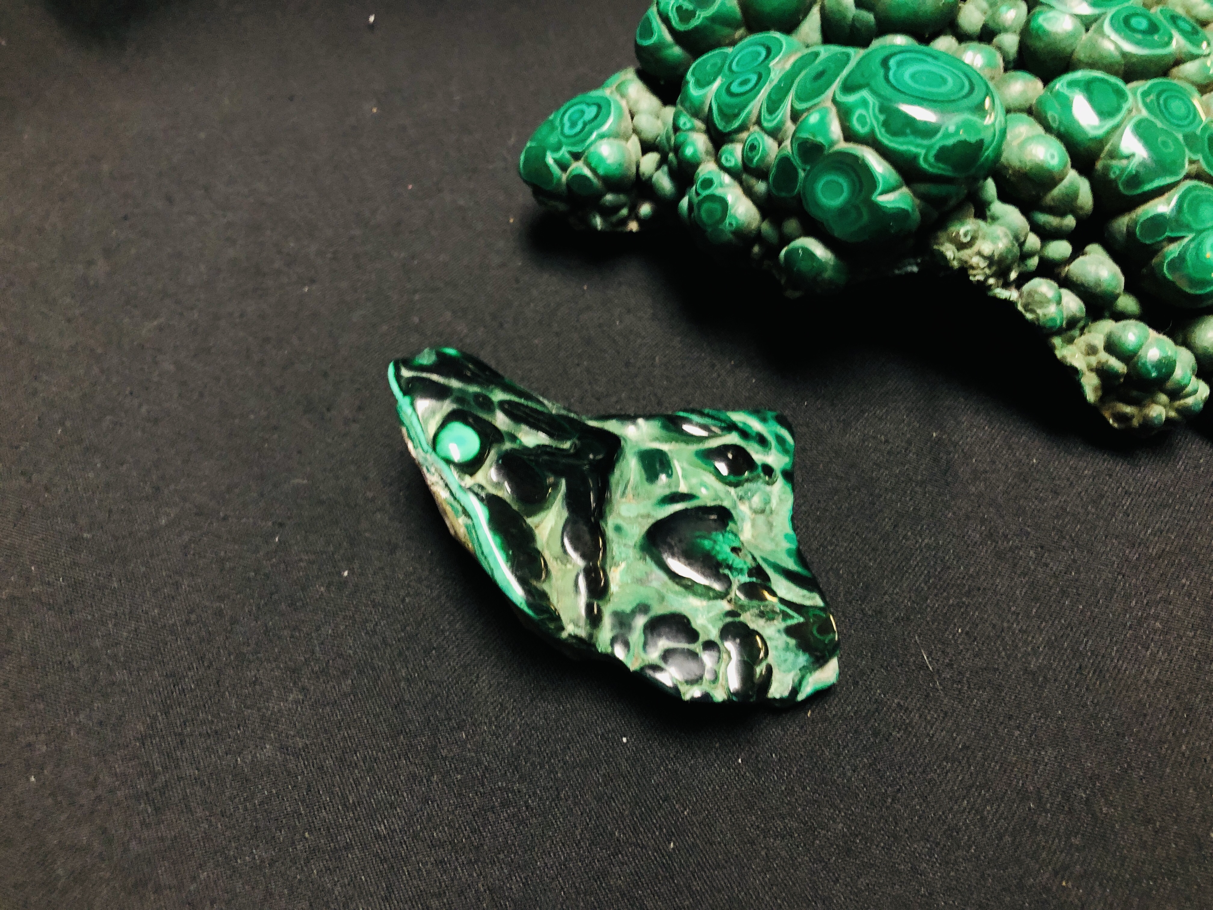 A MALACHITE CRYSTAL CLUSTER AND ONE OTHER, L 18CM X W 18CM X H 5.5CM. - Image 3 of 3