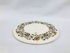 A CIRCULAR WHITE MARBLE PLATTER THE BORDER INLAID WITH A GARLAND OF POLISHED STONE AND MOTHER OF