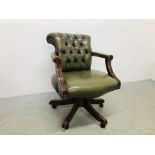 A GREEN LEATHER UPHOLSTERED OFFICE CHAIR WITH STUD DETAIL