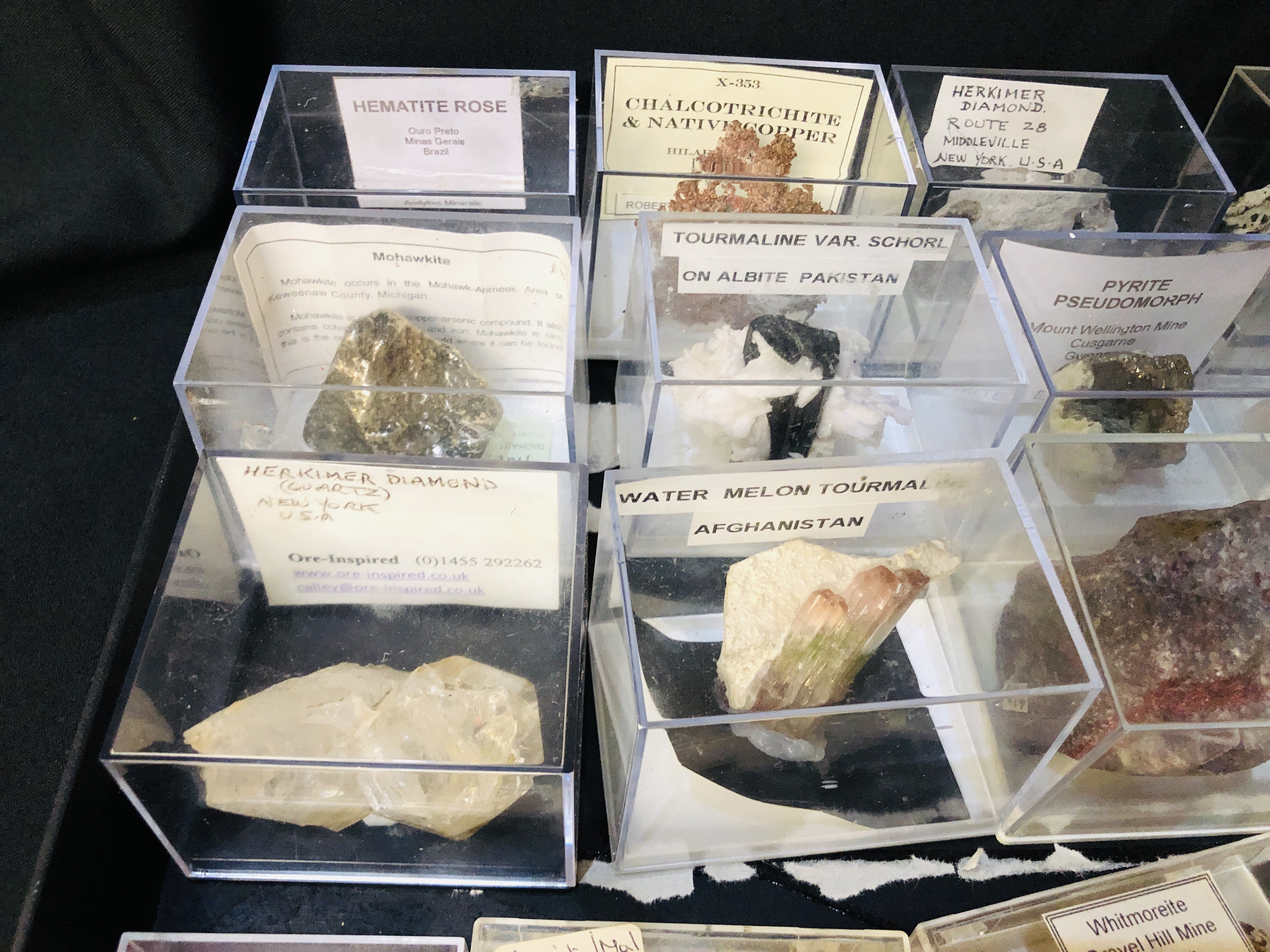 A COLLECTION OF APPROX 42 CRYSTAL AND MINERAL ROCK EXAMPLES TO INCLUDE ZIRCON, QUARTZ, - Image 6 of 8