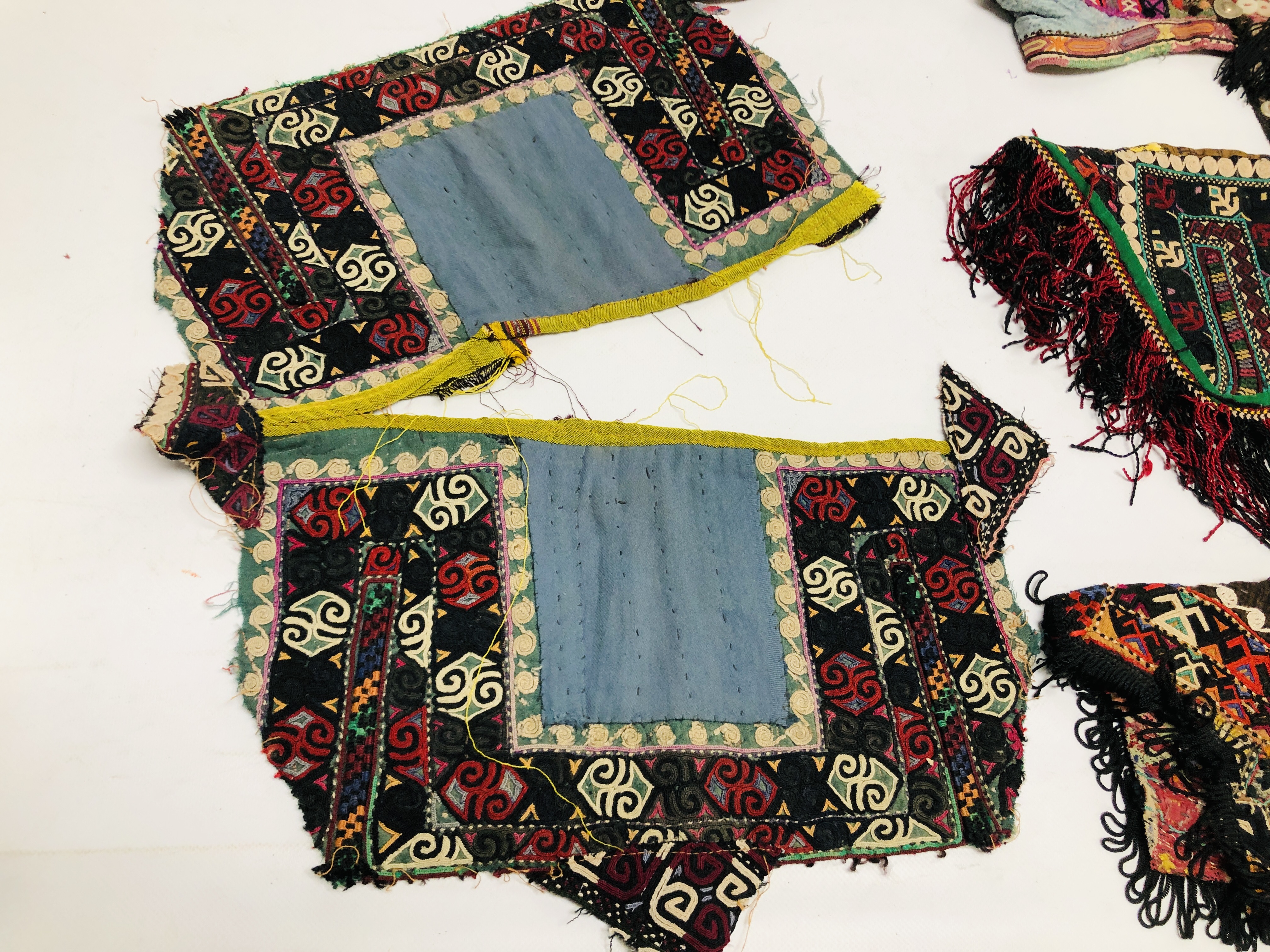 A GROUP OF 5 ASIAN TRIBAL TEXTILE GARMENTS TO INCLUDE SUZANI EXAMPLES. - Image 4 of 9