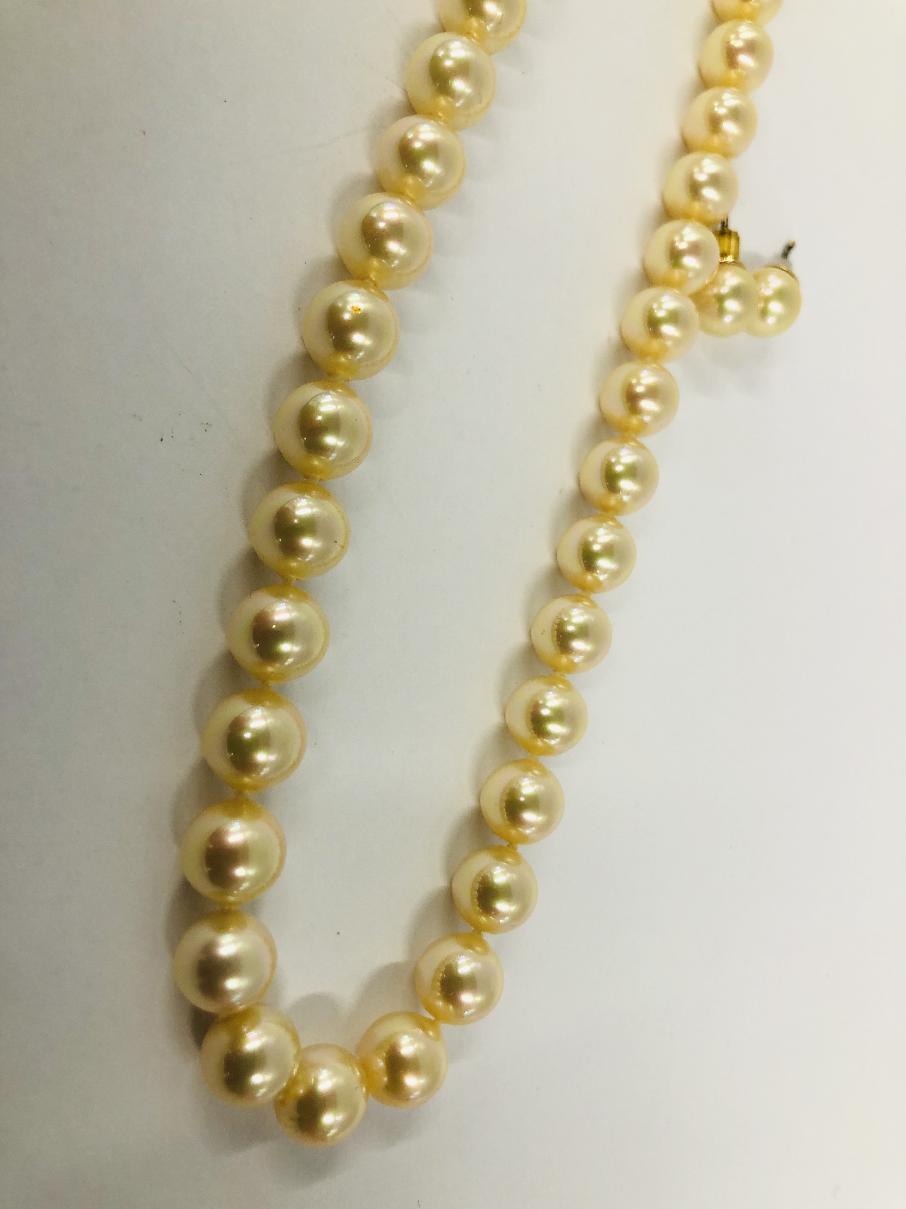 A MODERN STRAND OF "MAJORICAN" SIMULATED PEARLS HAVING A CLASP MARKED 925 ALONG WITH A PAIR OF - Image 3 of 9