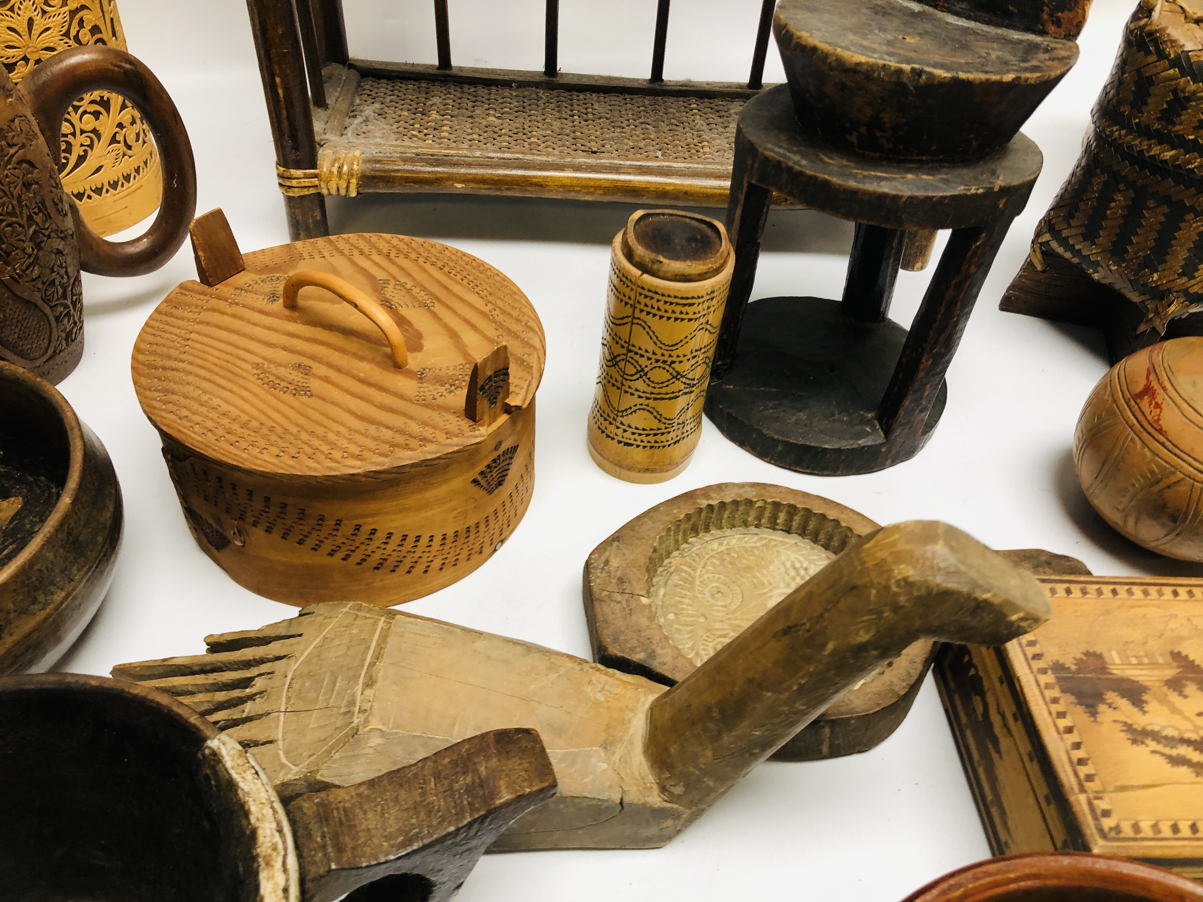 A BOX OF ASSORTED WOODEN ETHNIC ARTIFACTS COMPRISING OF VARIOUS VESSELS, HARDWOOD TANKARD, - Image 7 of 9