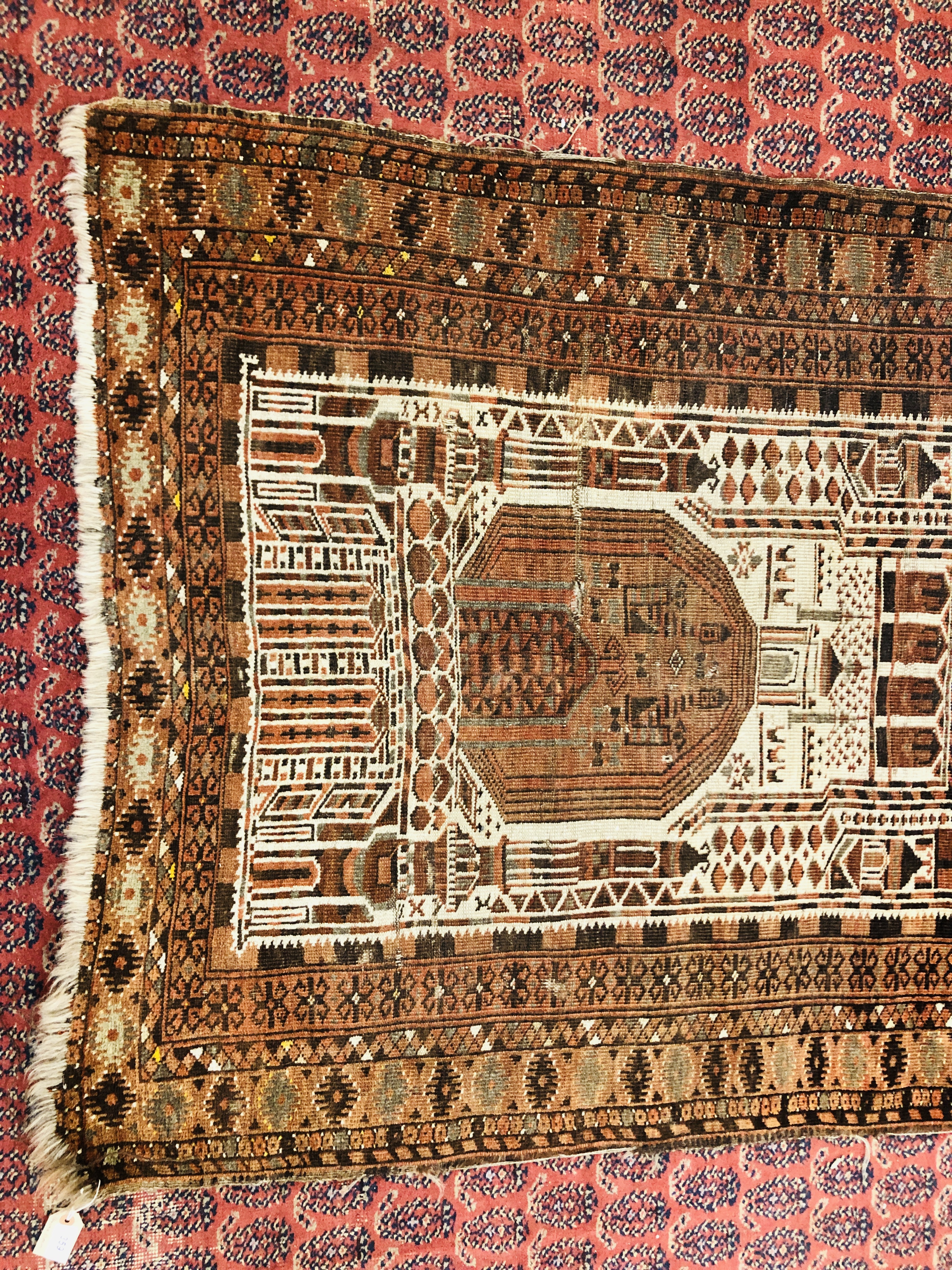 A TURKMEN MOSQUE PRAYER RUG OF TYPICAL DESIGN 164CM. X 110CM. - Image 3 of 8