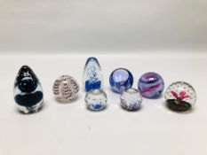 A COLLECTION OF 8 ART GLASS PAPERWEIGHTS TO INCLUDE CAITHNESS EXAMPLES