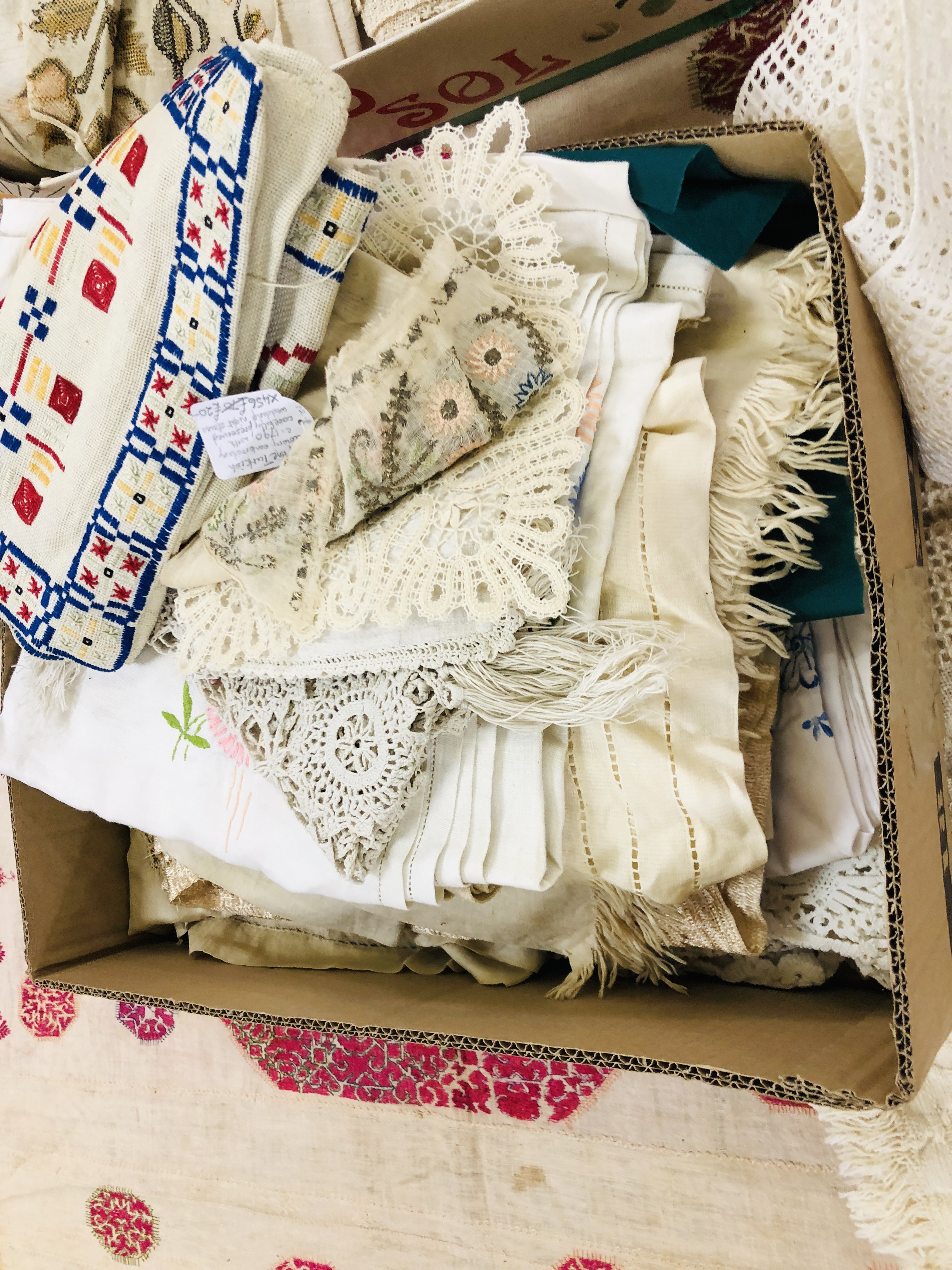 THREE BOXES CONTAINING AN EXTENSIVE QUANTITY OF ASSORTED LINEN, LACE, - Image 5 of 14