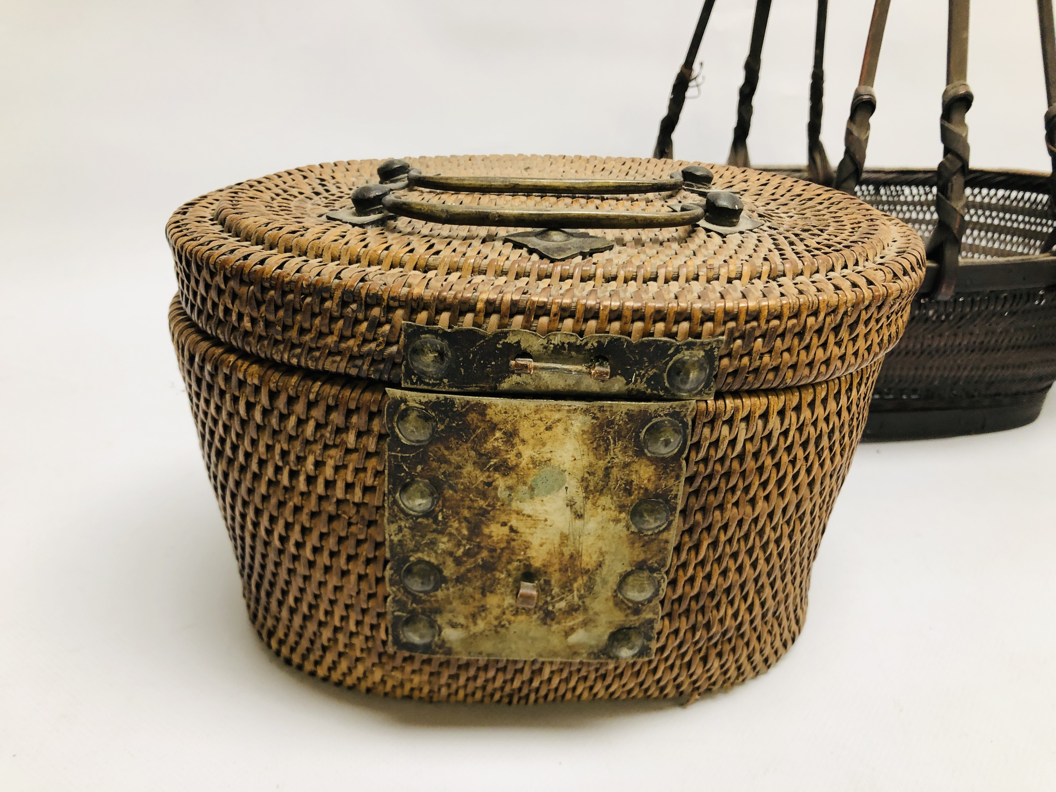 A VINTAGE WOVEN BAMBOO BASKET ALONG WITH A WOVEN WICKER TEA BASKET, METAL WORK HANDLES, - Image 7 of 9