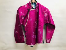 A VINTAGE CHINESE SILK EMBROIDERED JACKET/TUNIC,