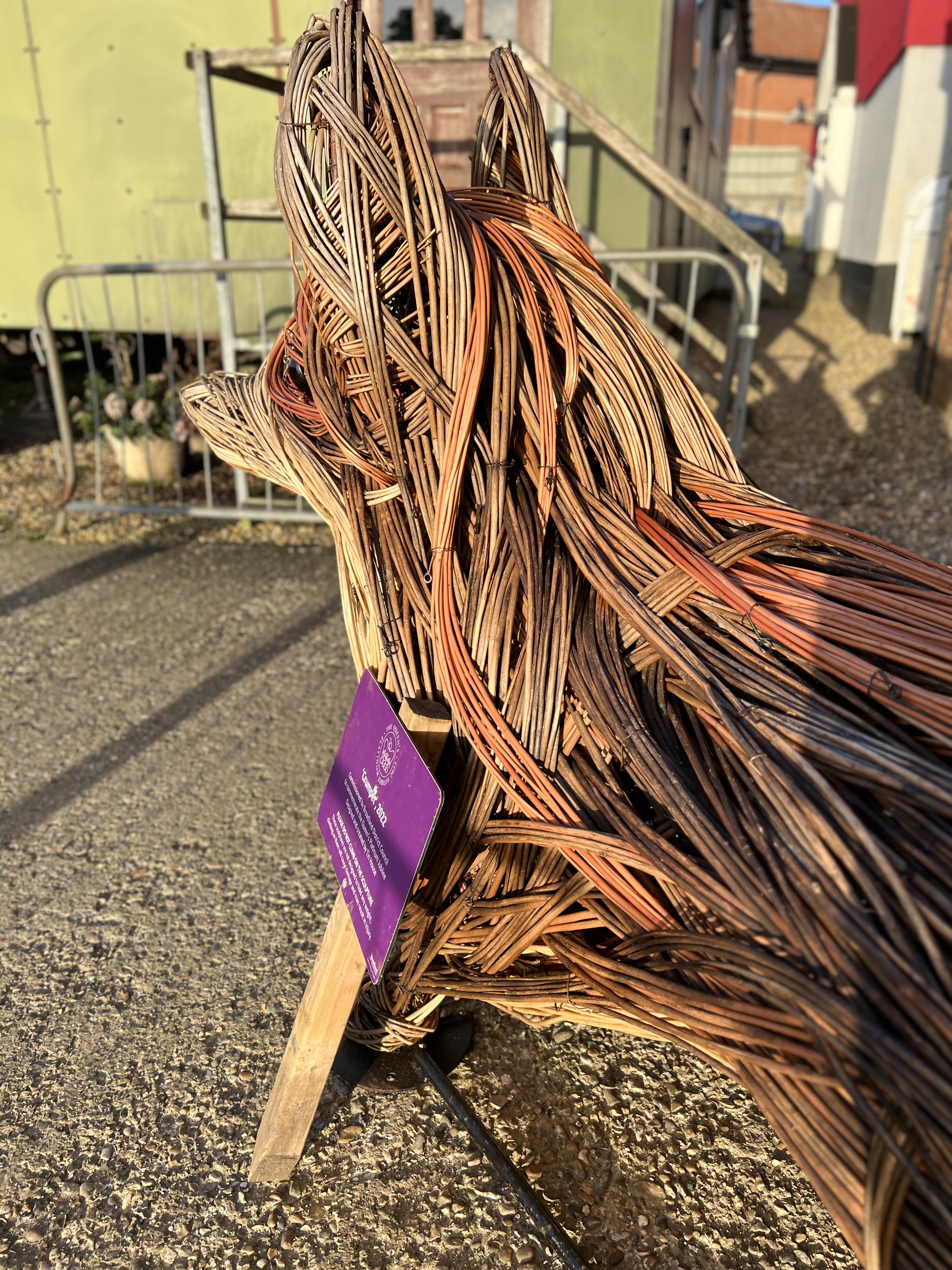 A TIN HOUSE OVERSIZE WILLOW CORGI SCULPTURE BY ALI MACKENZIE "CRUMPET" No. - Bild 9 aus 12