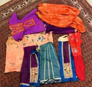 A BOX OF ASSORTED VINTAGE CLOTHING AND CLOTHING PANELS / PARTS TO INCLUDE WOVEN SILK,
