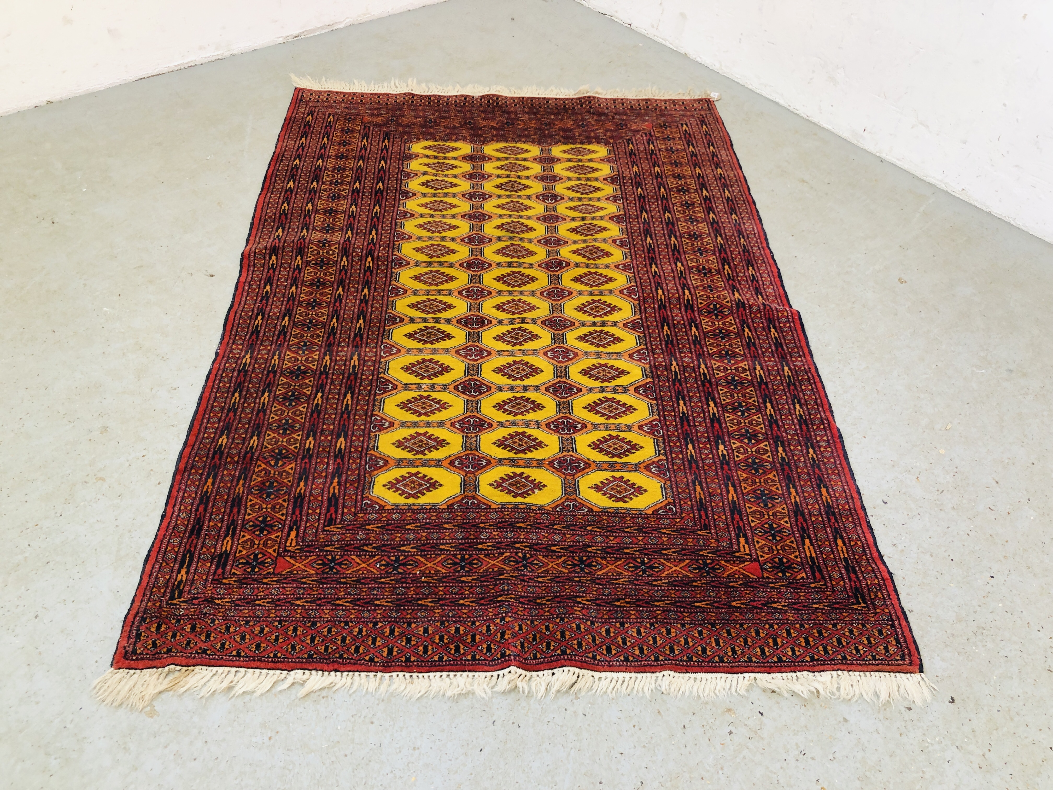 A MODERN TURKOMAN STYLE RUG WITH CENTRAL YELLOW FIELD, 72 INCH X 50 INCH.