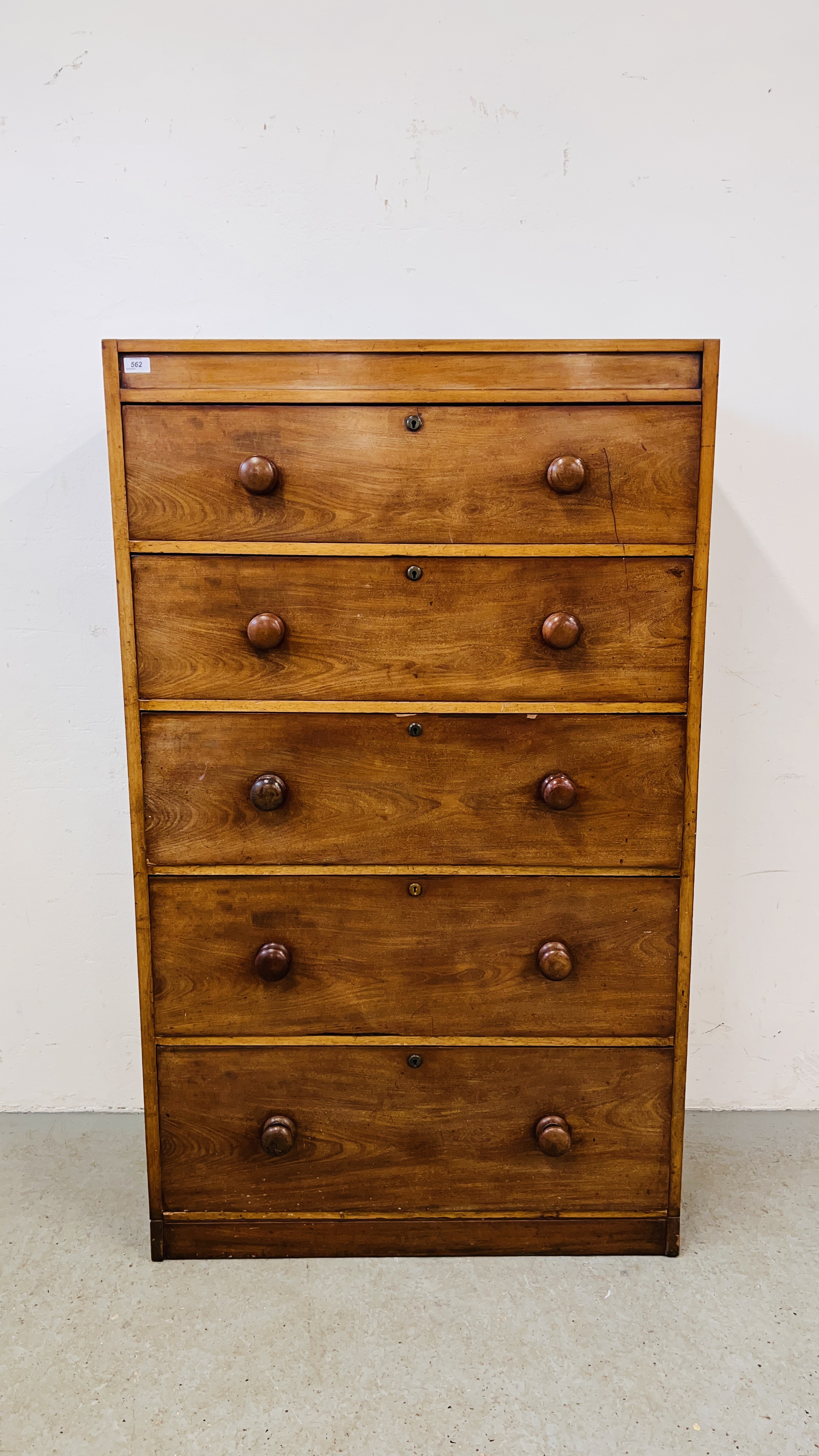 A LARGE MAHOGANY TALL BOY 5 DRAWER CHEST OF DRAWERS W 92CM. X D 46CM. X H 154CM.