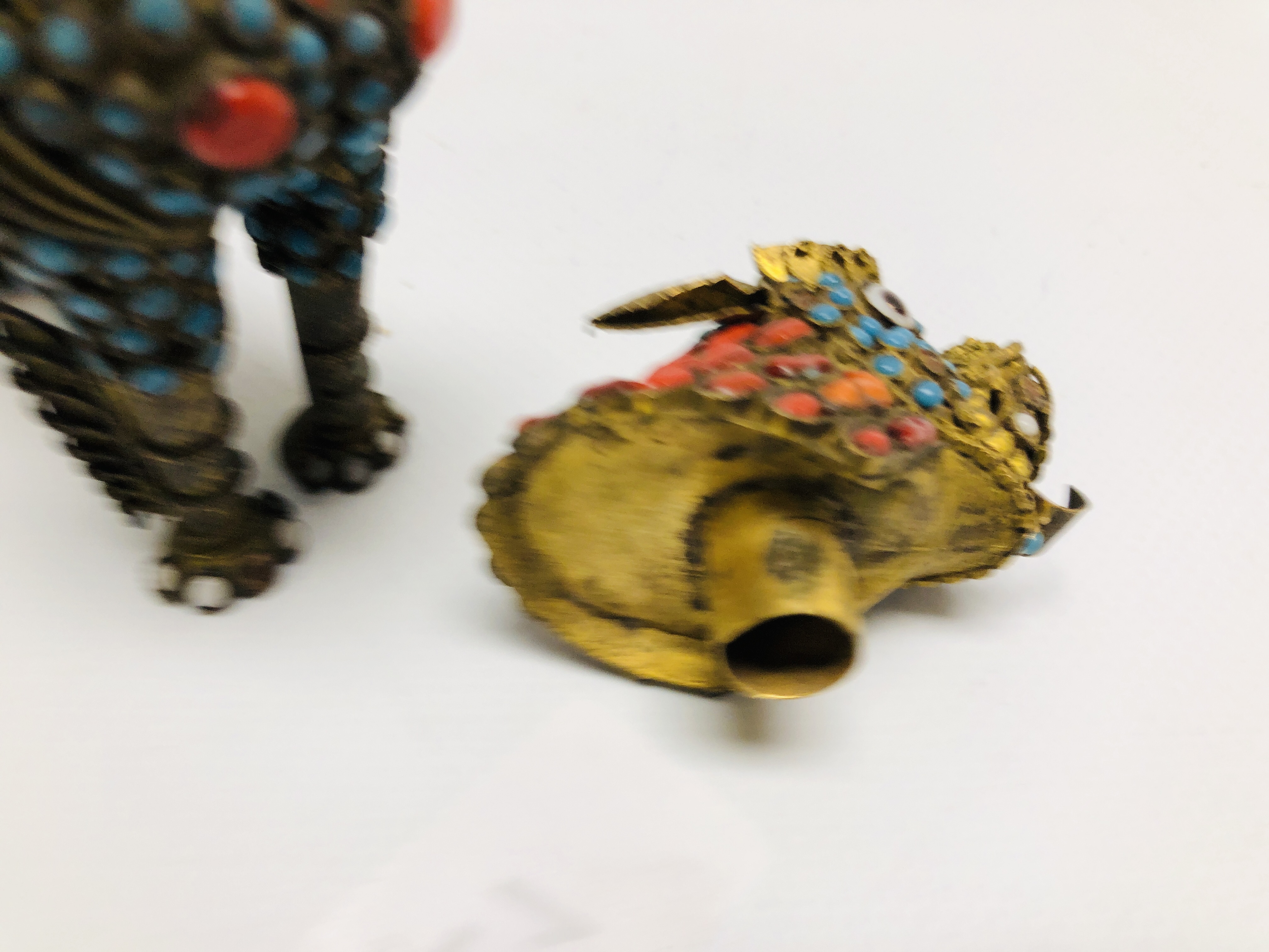 A VINTAGE TIBETAN STYLE PERFUME BOTTLE IN THE FORM OF A FOO DOG INSET WITH COLOURED STONES, - Image 9 of 9