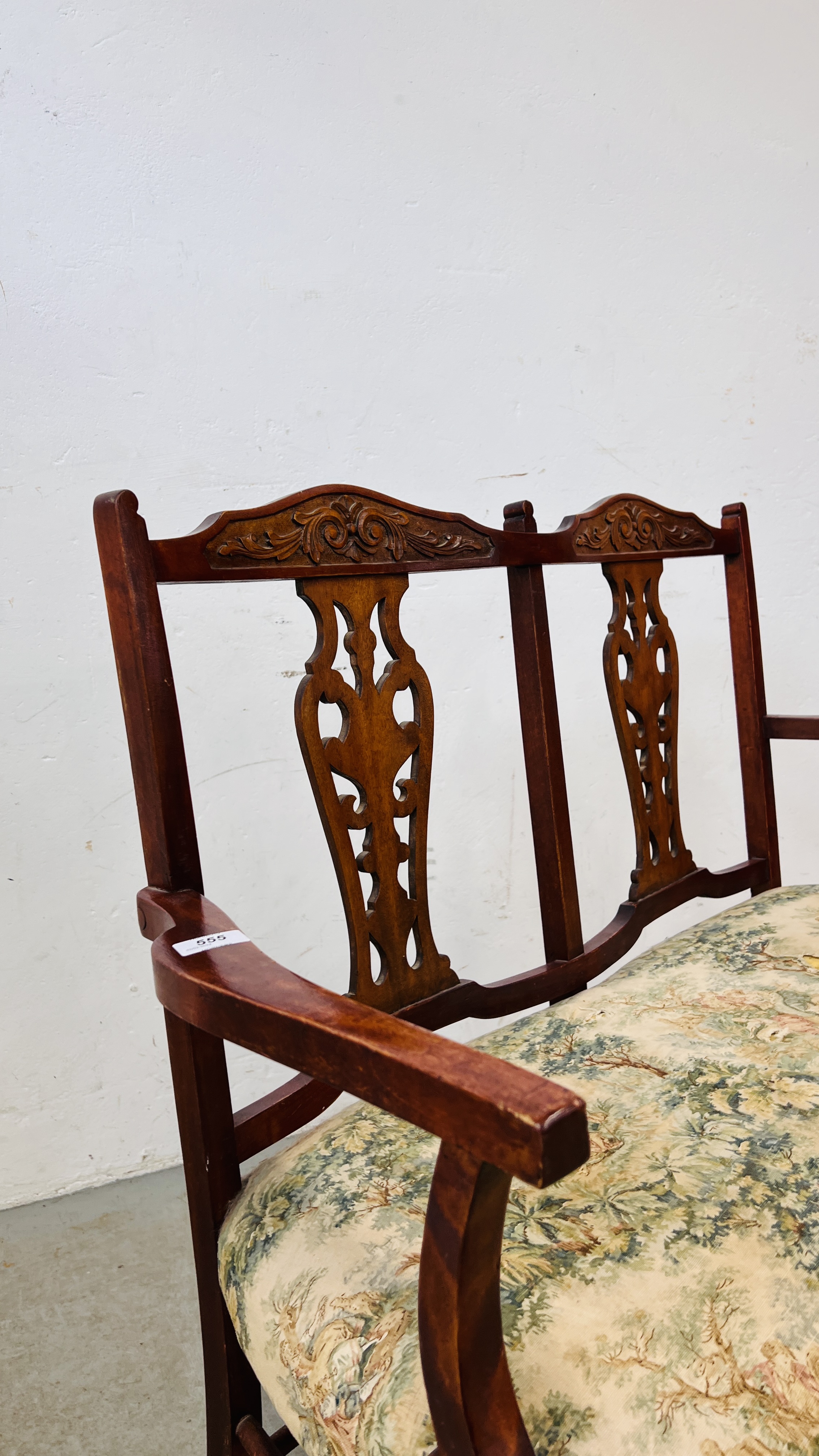 ANTIQUE MAHOGANY LOVERS SEAT WITH FRET BACK AND CARVED DETAILING - Image 6 of 9