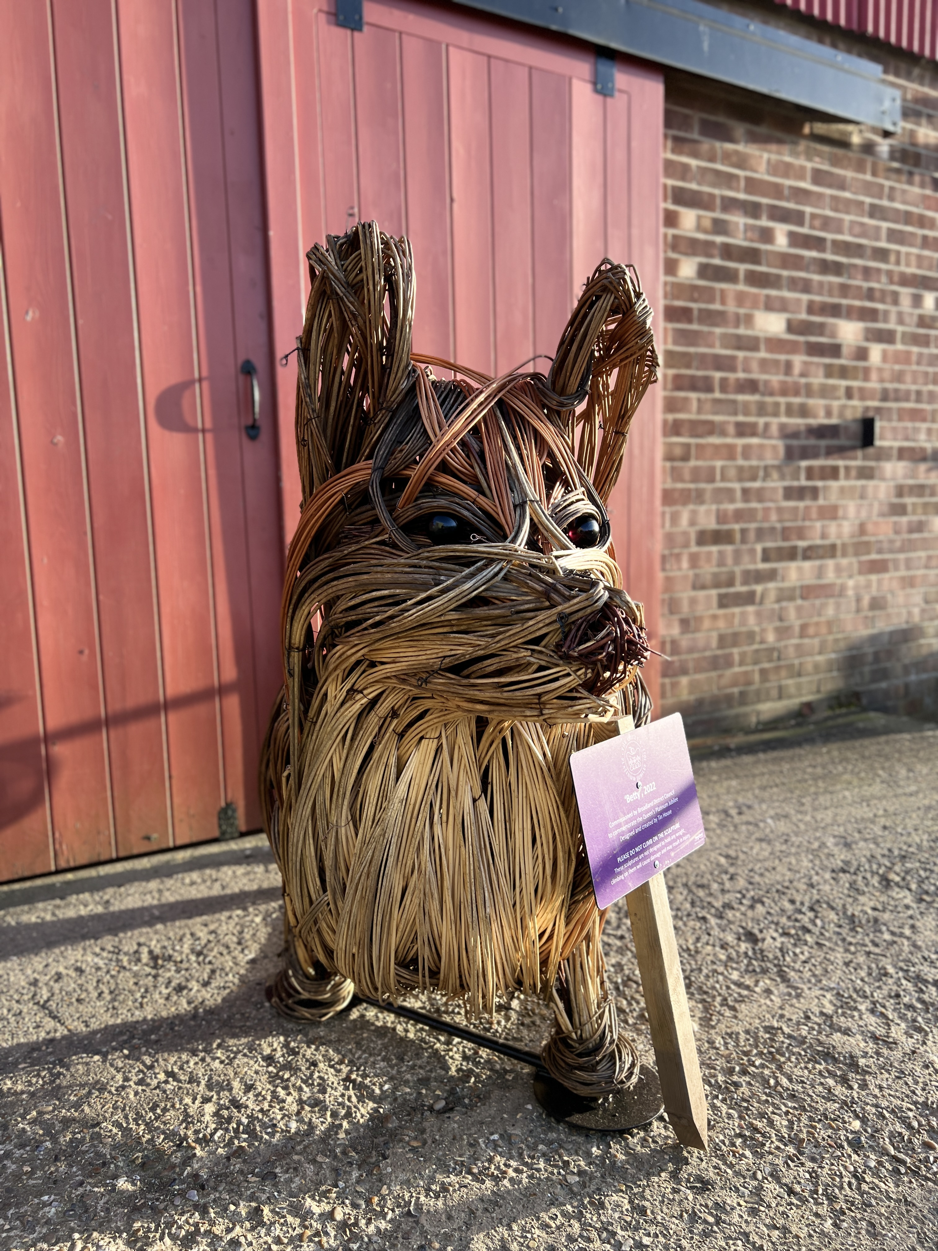 A TIN HOUSE OVERSIZE WILLOW CORGI SCULPTURE BY ALI MACKENZIE "BETTY" No. - Image 6 of 11