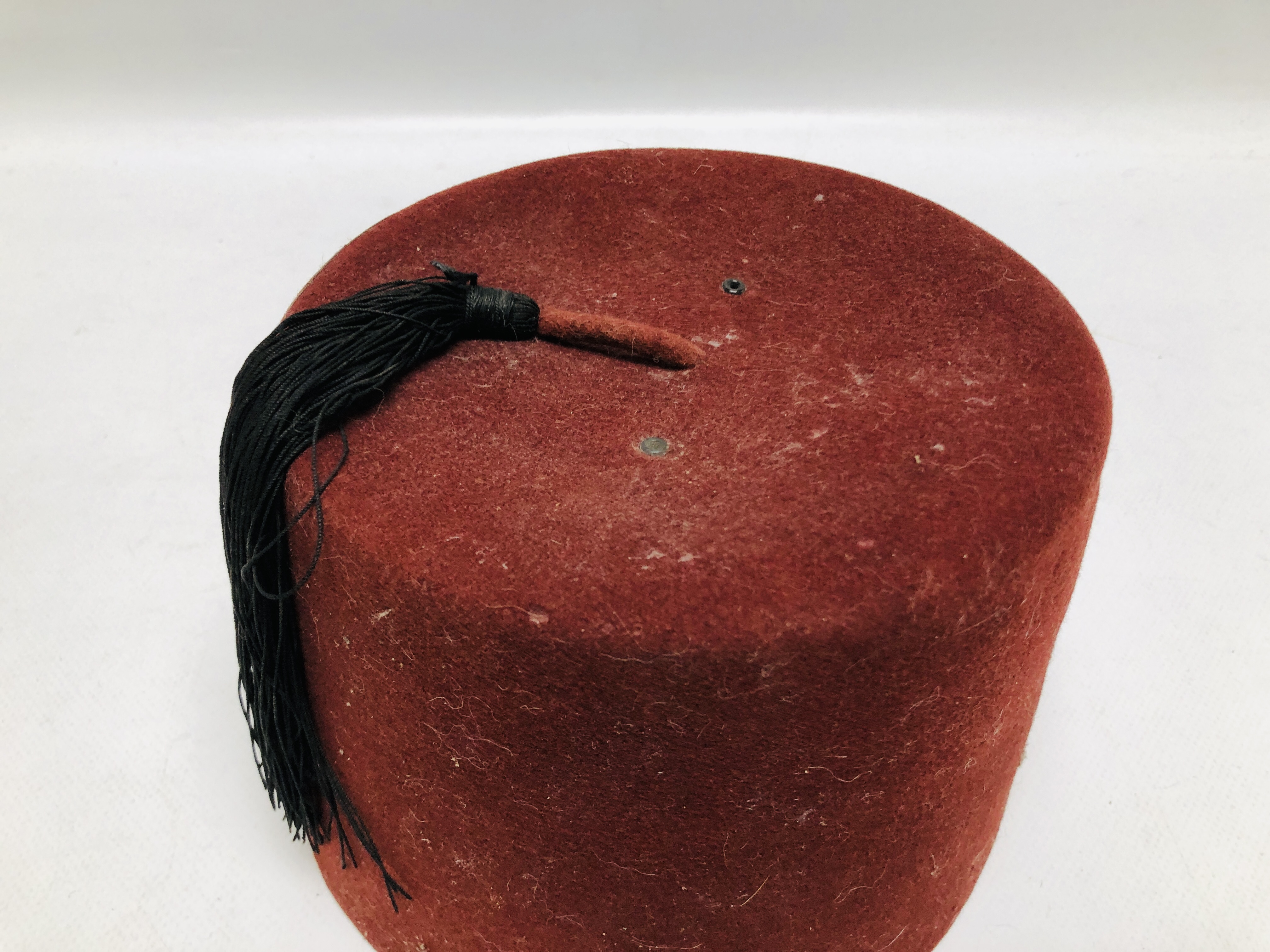 A VINTAGE FEZ HAT MARKED SCHLICK CONSTANTINOPLE. - Image 2 of 5