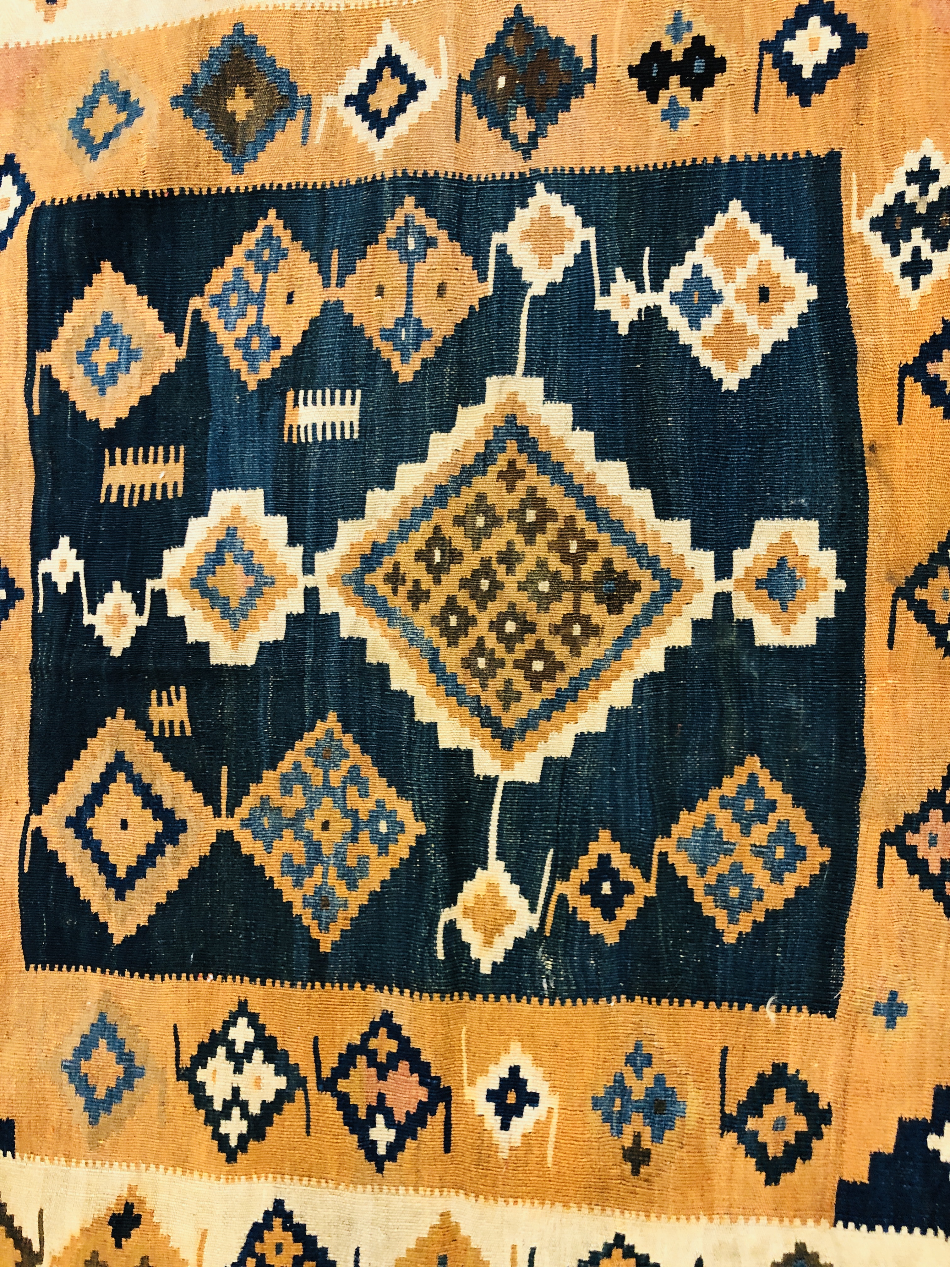 PERSIAN KELIM WITH CENTRAL SQUARE MOTIF ON A RUST BACKGROUND WOVEN WITH HOOKED LOZENGES LENGTH - Image 3 of 9