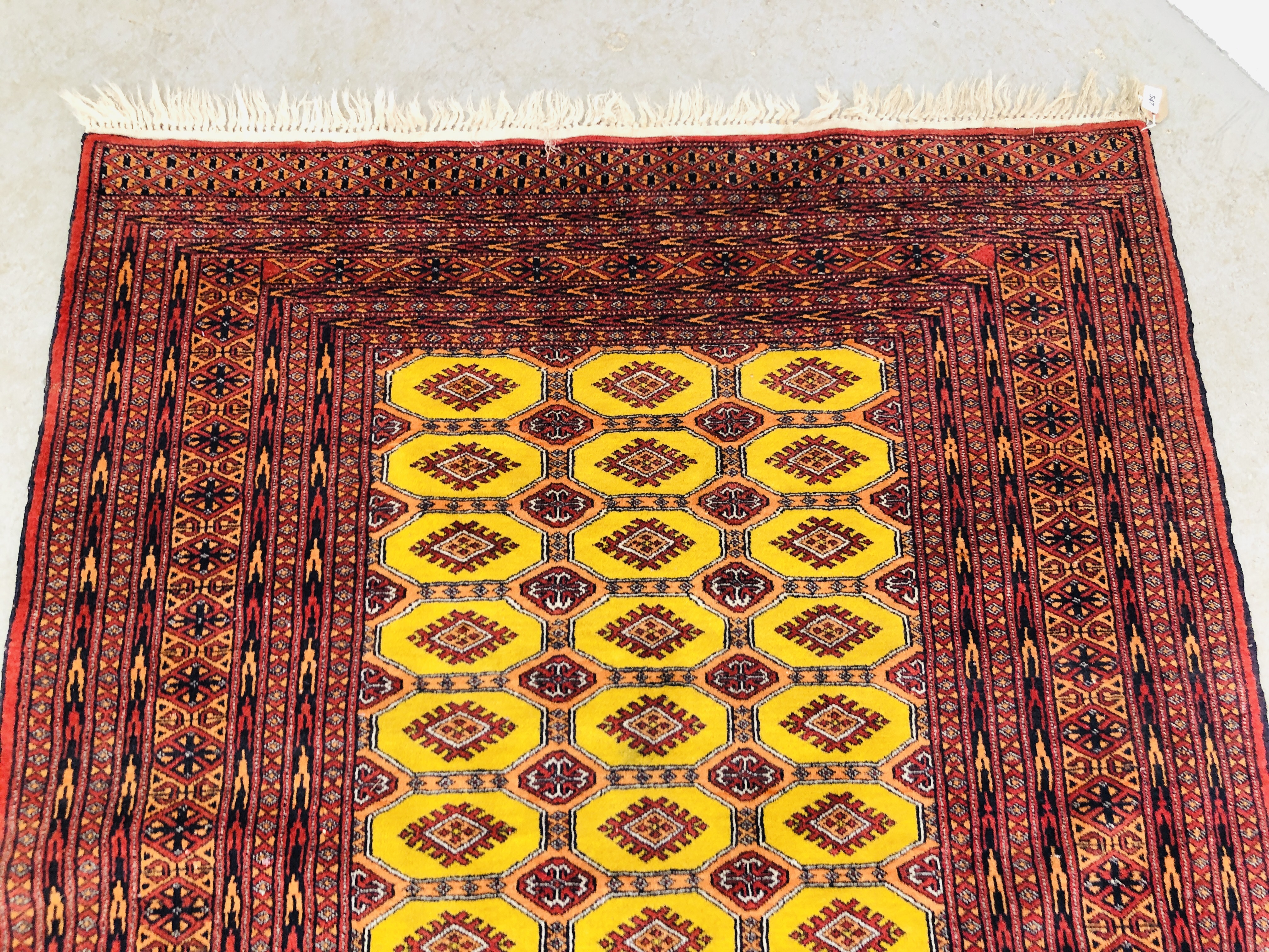 A MODERN TURKOMAN STYLE RUG WITH CENTRAL YELLOW FIELD, 72 INCH X 50 INCH. - Image 5 of 6