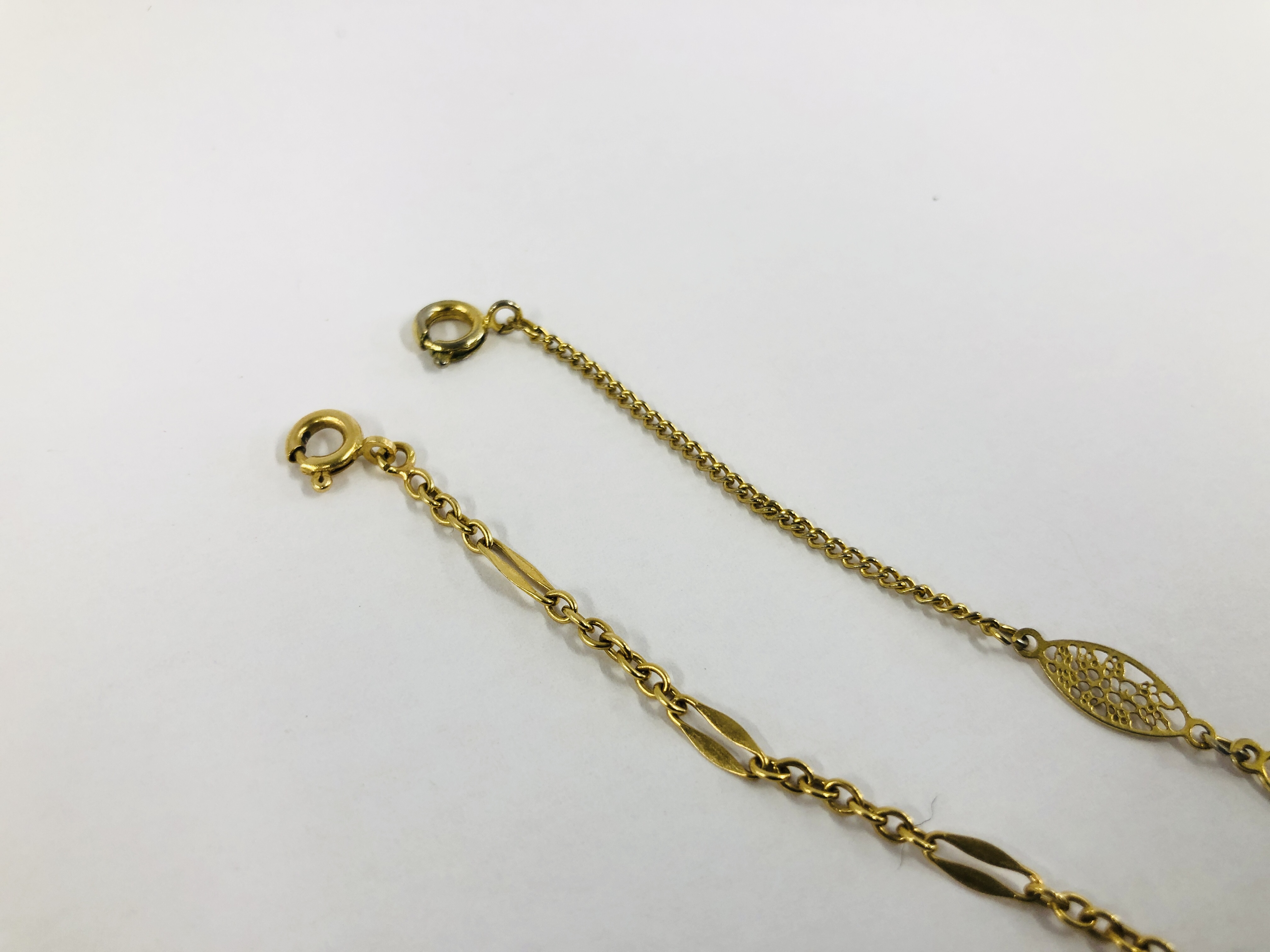 AN ELEGANT NECKLACE OF FINE DESIGN MARKED RL 18K ALONG WITH A FURTHER YELLOW METAL EXAMPLE. - Image 2 of 9